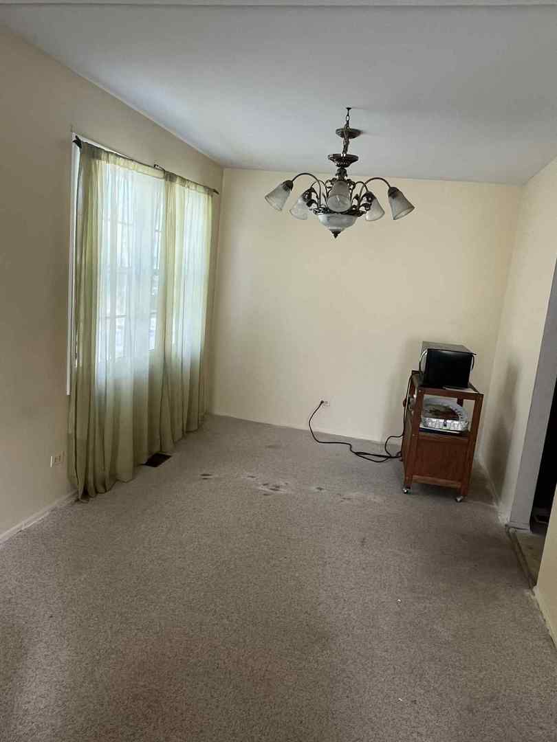 1312 W Oakmont Road, Hoffman Estates, IL 60169