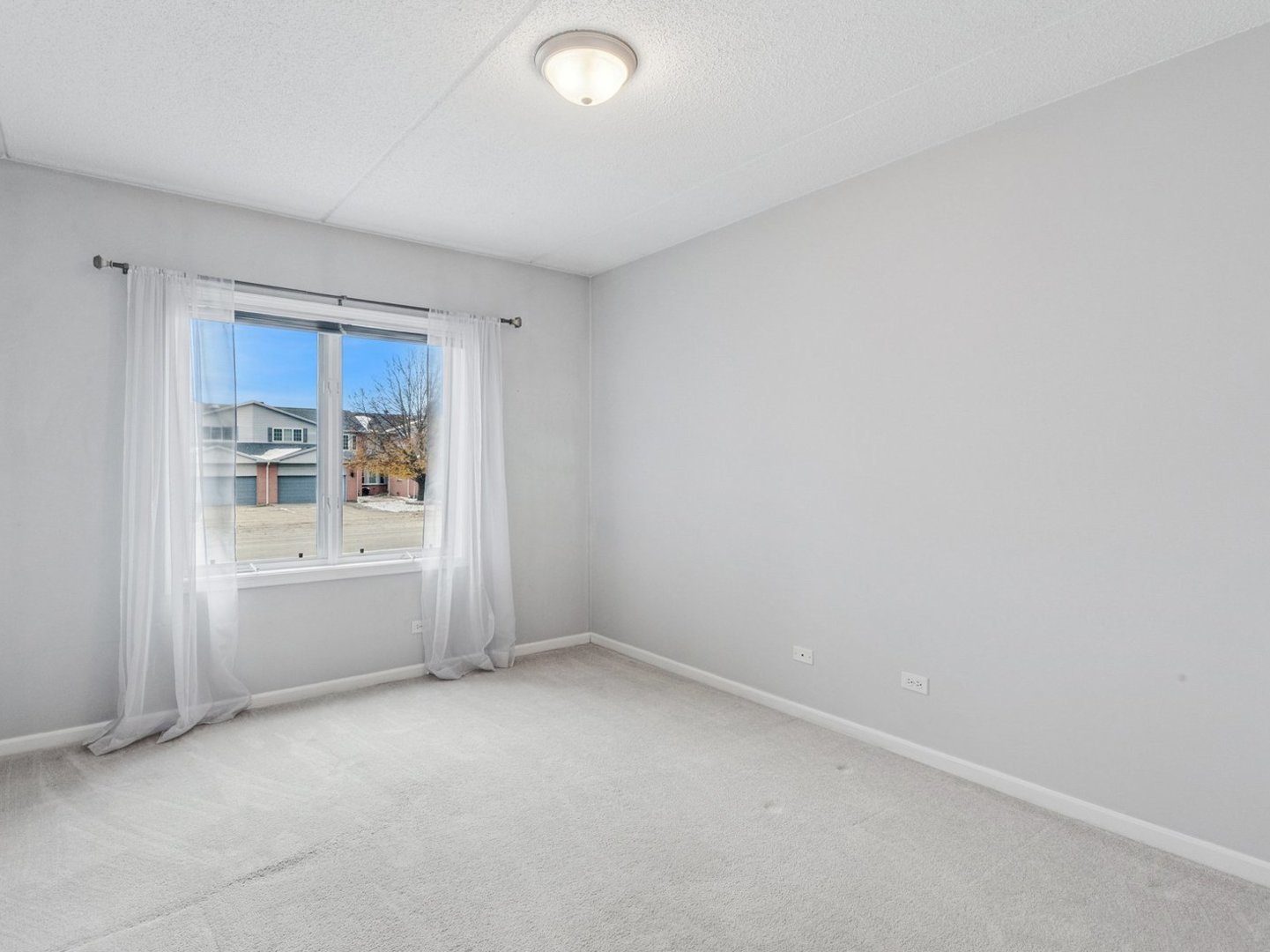 8650 N Shermer Road #102, Niles, IL 60714