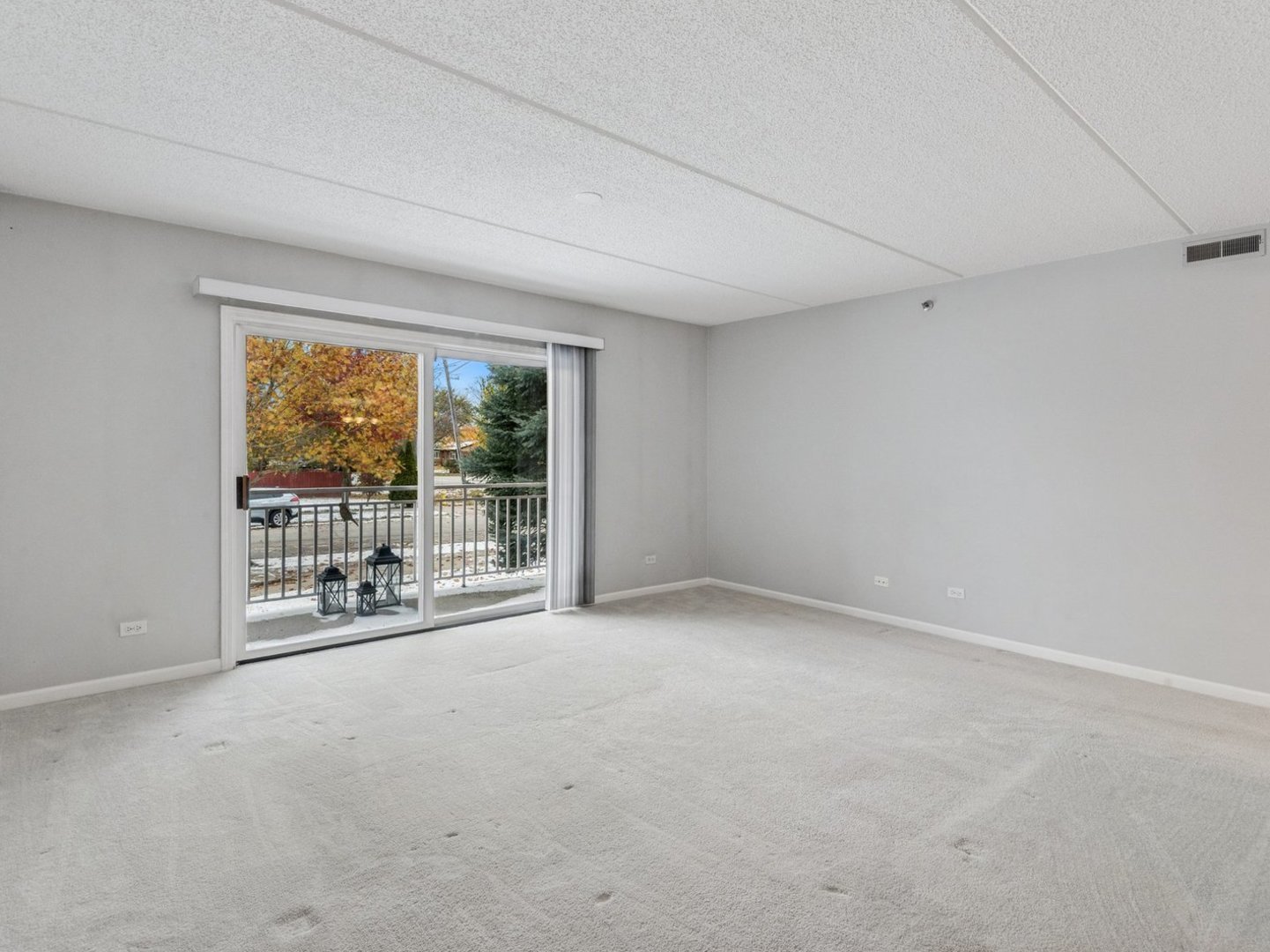 8650 N Shermer Road #102, Niles, IL 60714