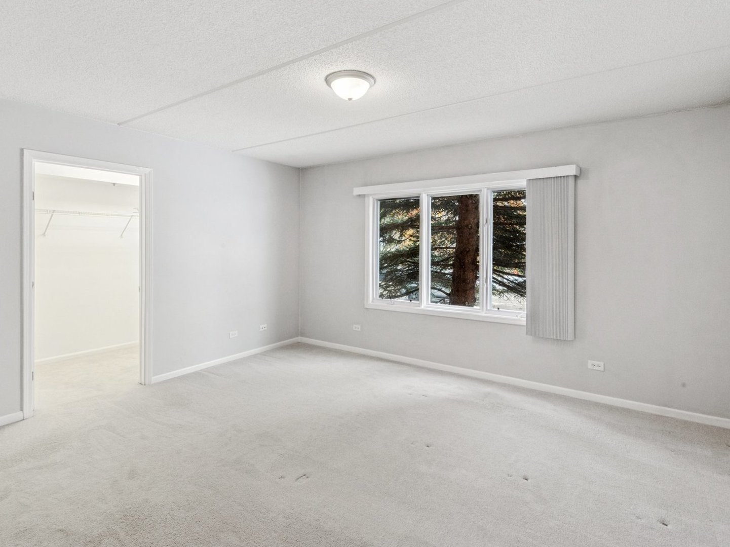 8650 N Shermer Road #102, Niles, IL 60714