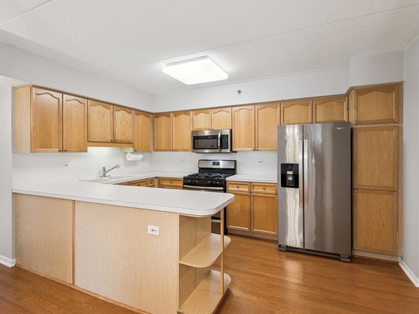 8650 N Shermer Road #102, Niles, IL 60714