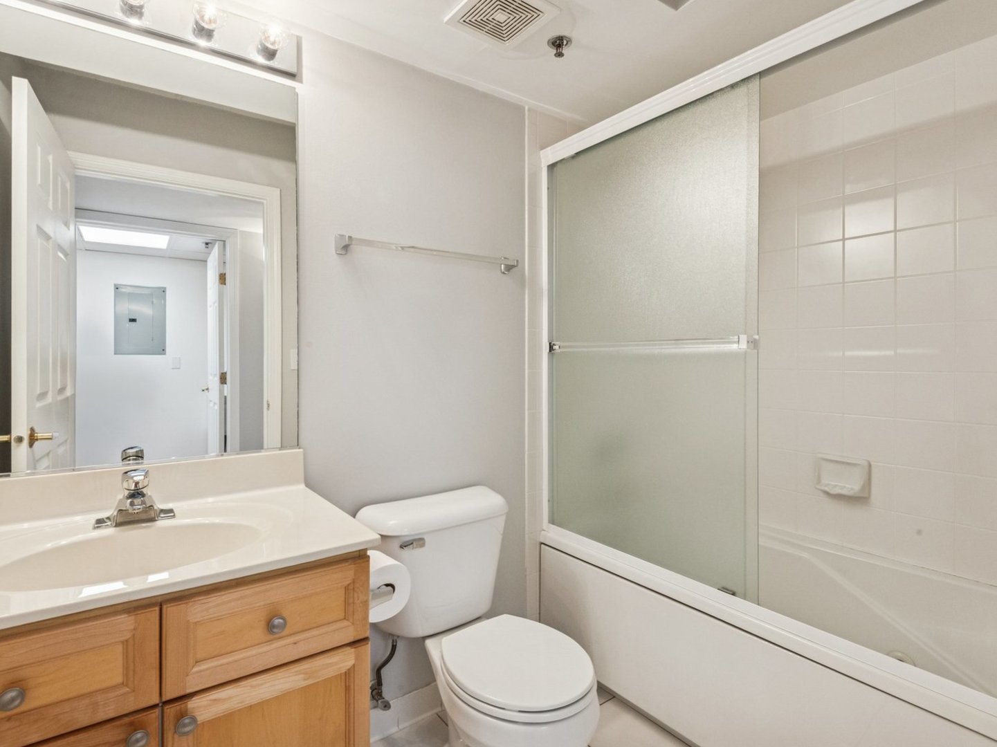 8650 N Shermer Road #102, Niles, IL 60714