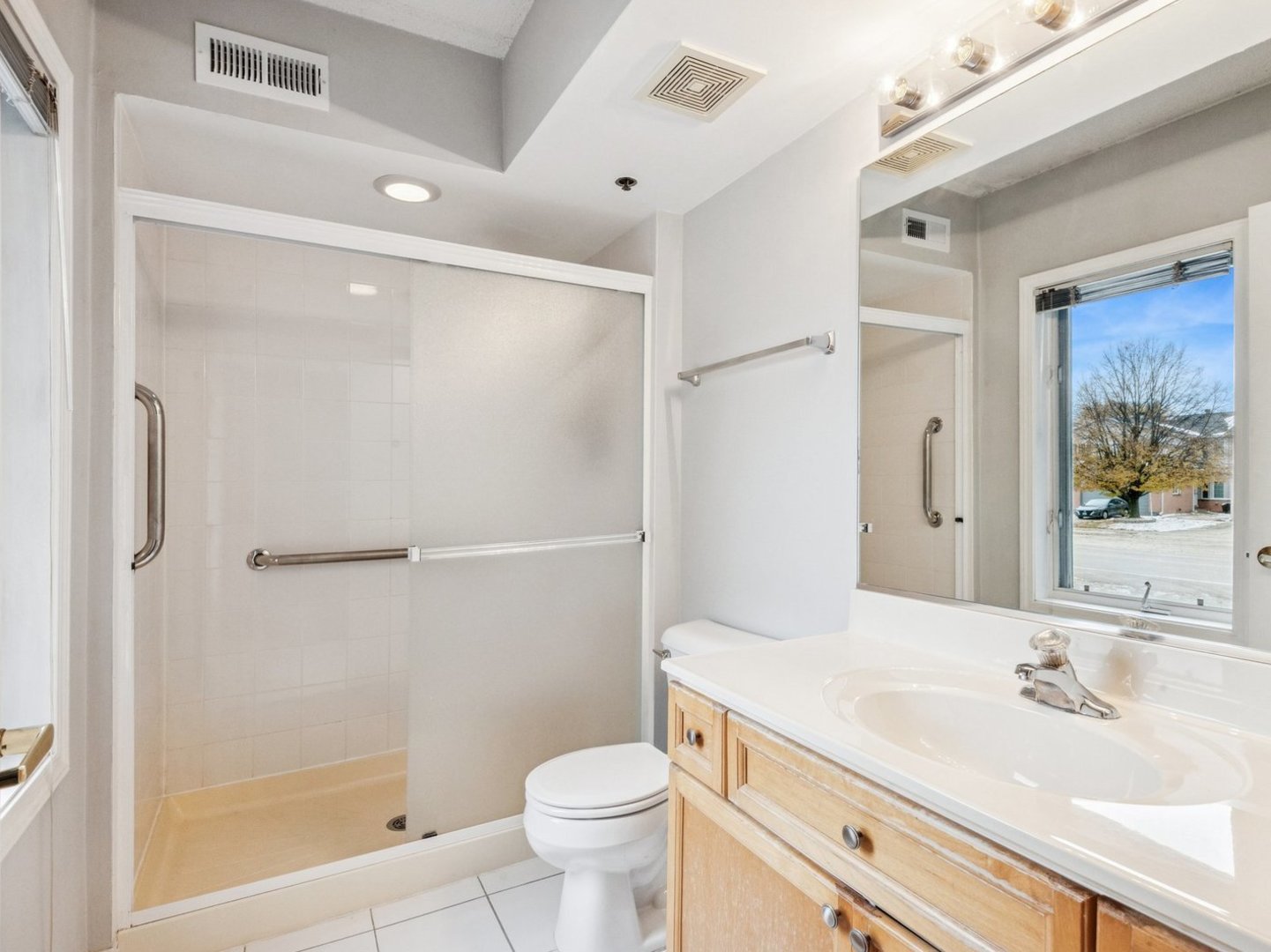 8650 N Shermer Road #102, Niles, IL 60714