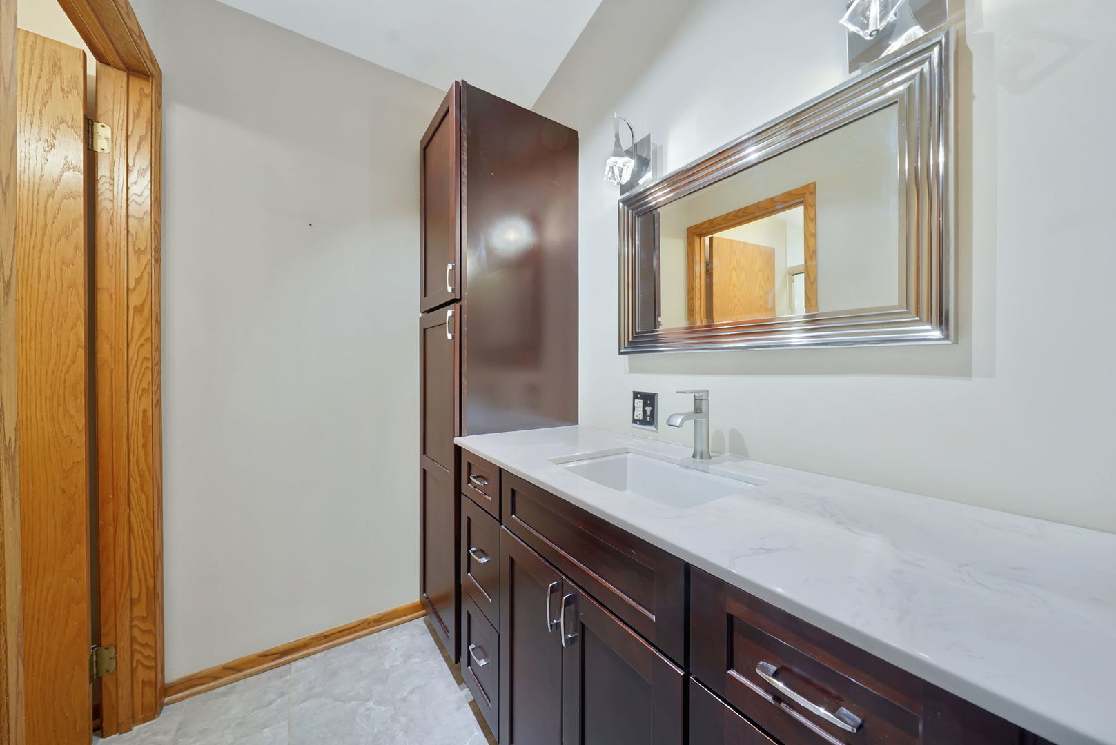 4N040 Nugent Street, Addison, IL 60101