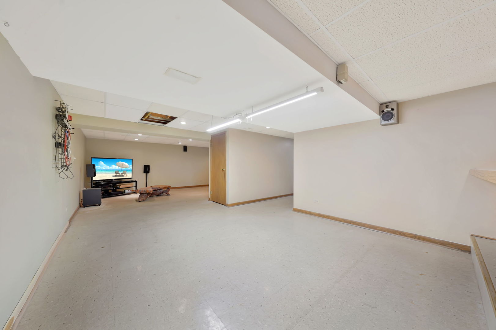 4N040 Nugent Street, Addison, IL 60101