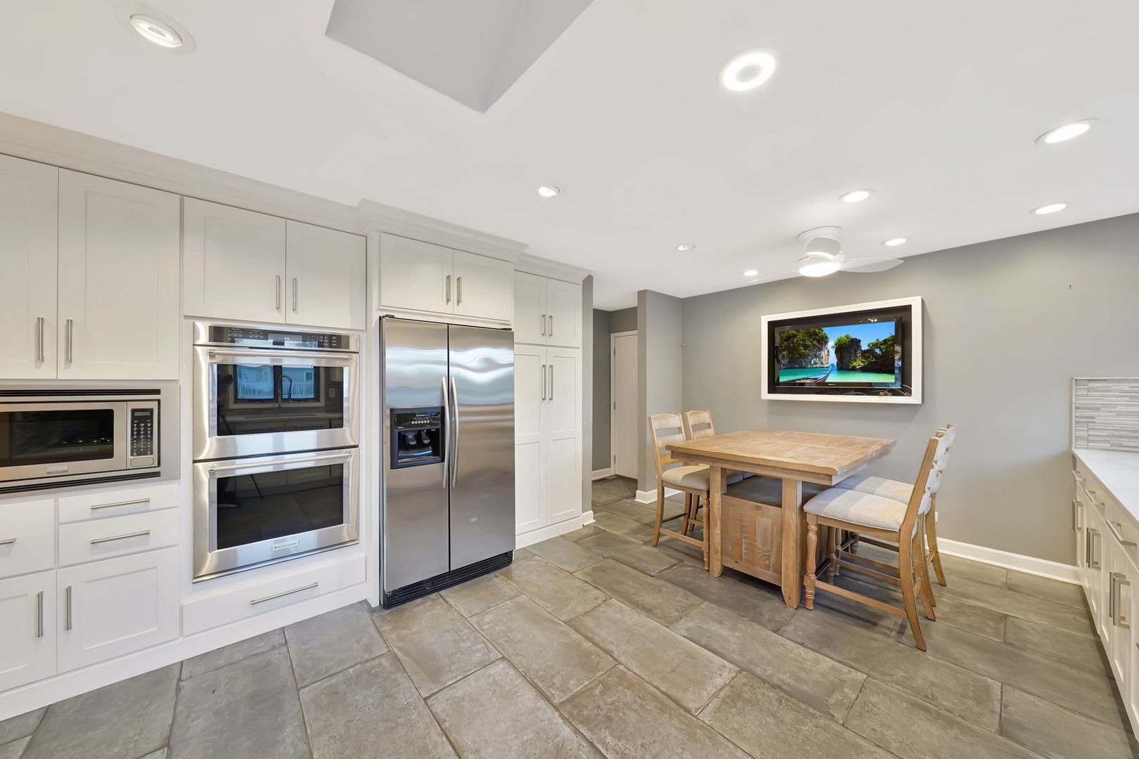 4N040 Nugent Street, Addison, IL 60101