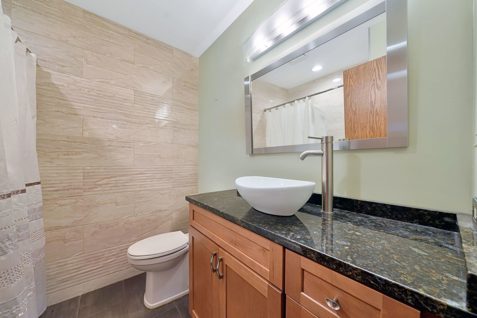 4N040 Nugent Street, Addison, IL 60101