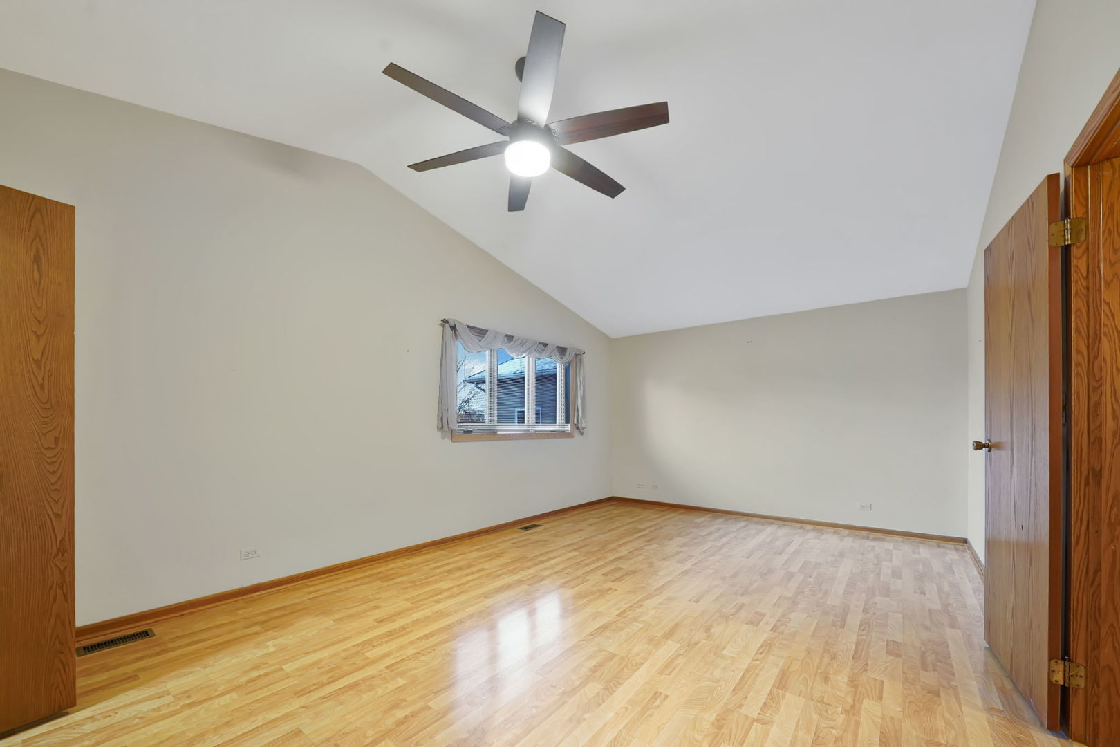 4N040 Nugent Street, Addison, IL 60101