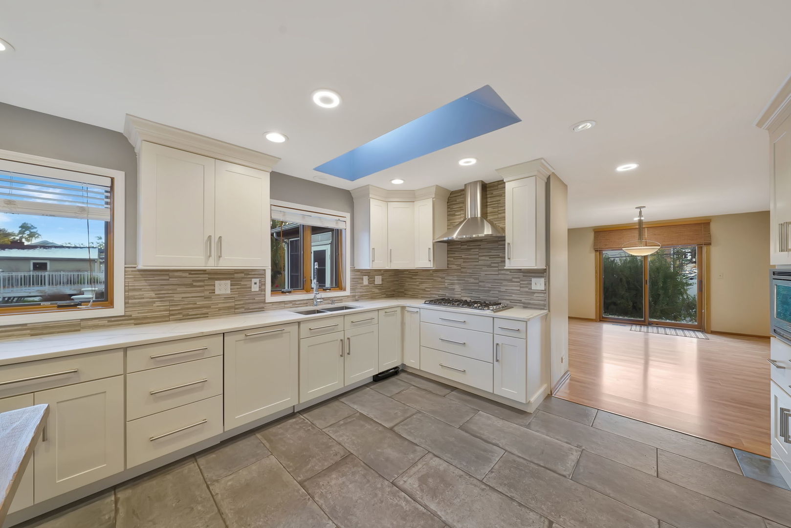 4N040 Nugent Street, Addison, IL 60101