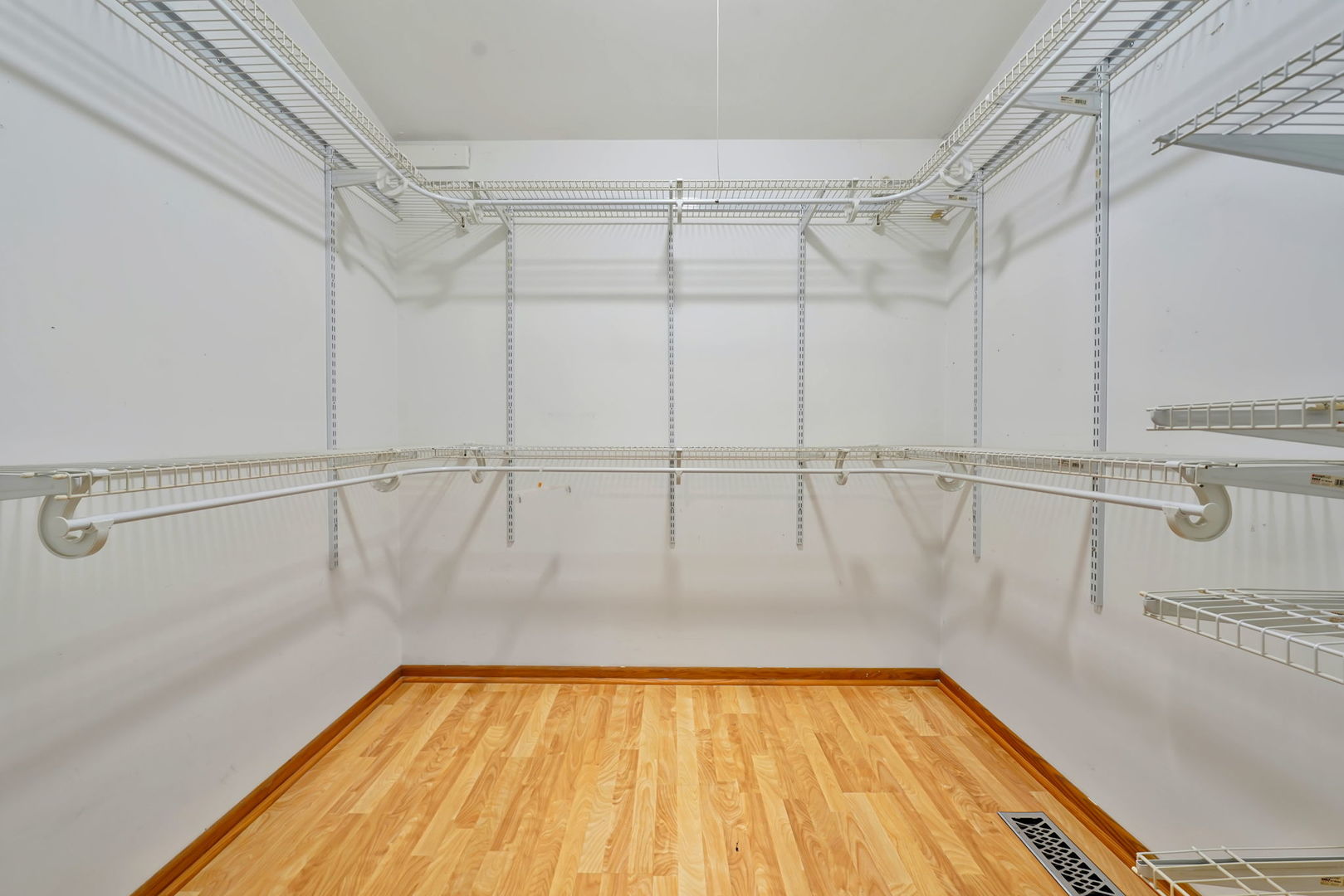 4N040 Nugent Street, Addison, IL 60101