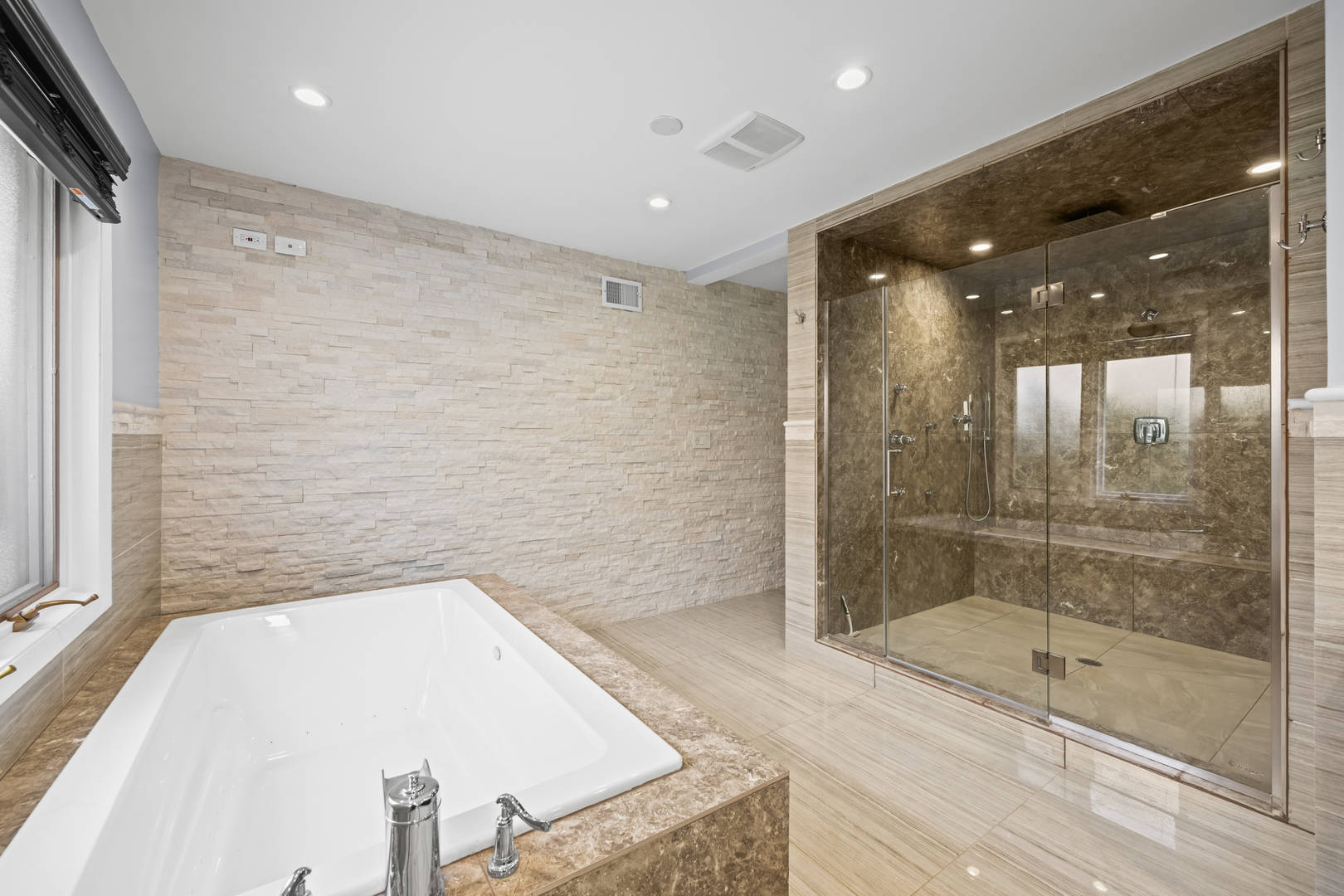 1130 N STRATFORD Road, Arlington Heights, IL 60004