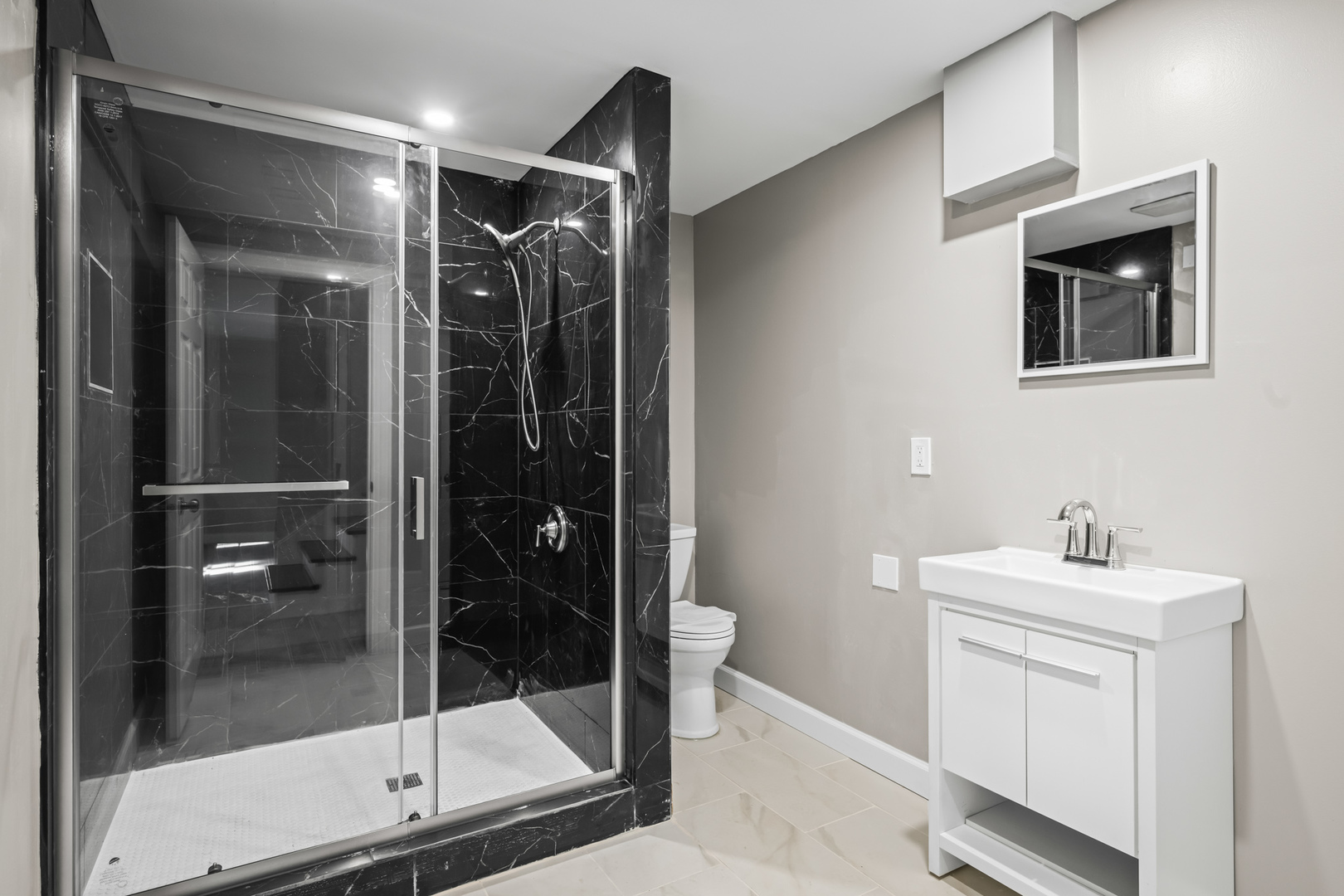 1130 N STRATFORD Road, Arlington Heights, IL 60004