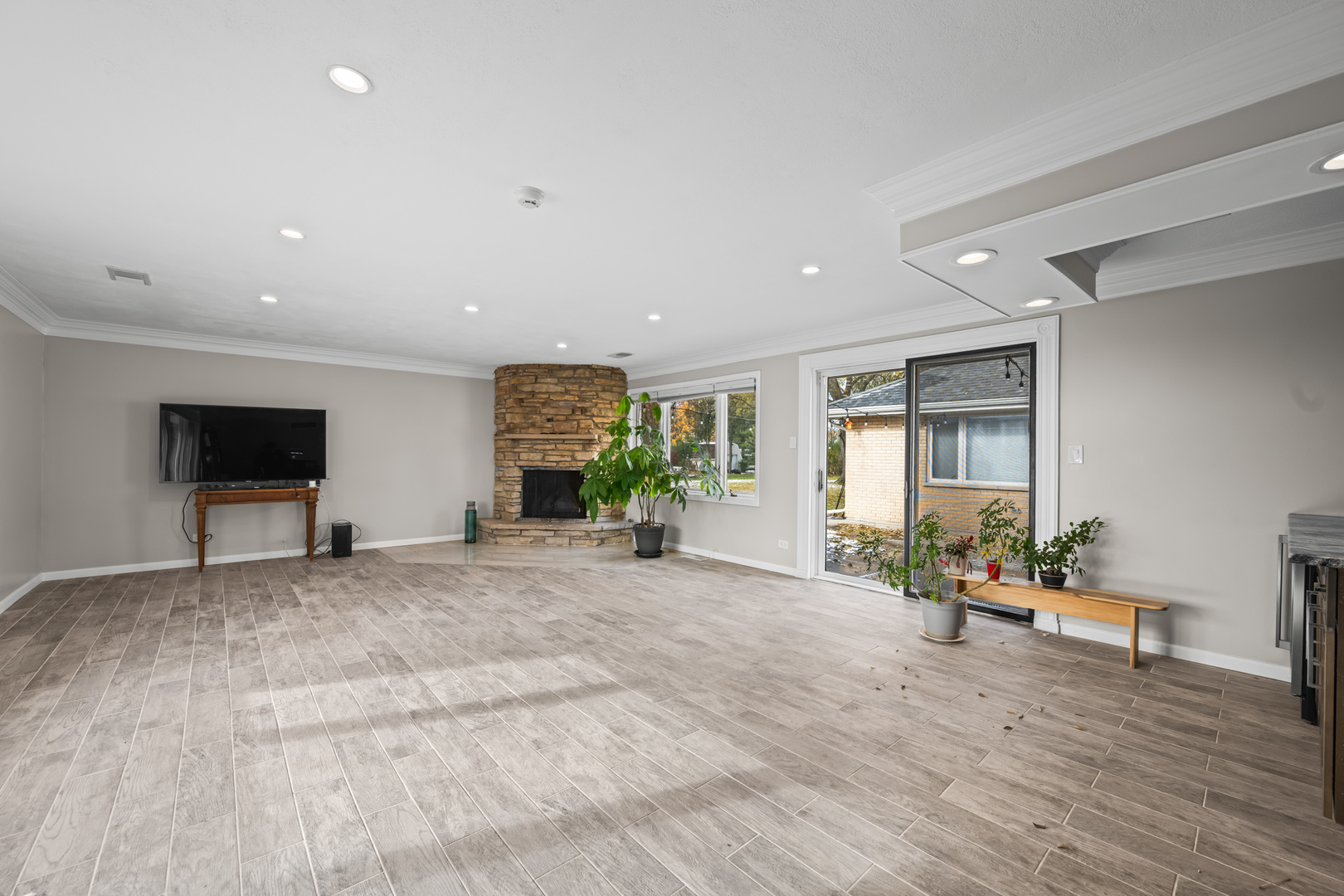 1130 N STRATFORD Road, Arlington Heights, IL 60004