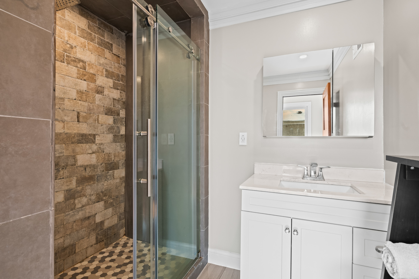 1130 N STRATFORD Road, Arlington Heights, IL 60004