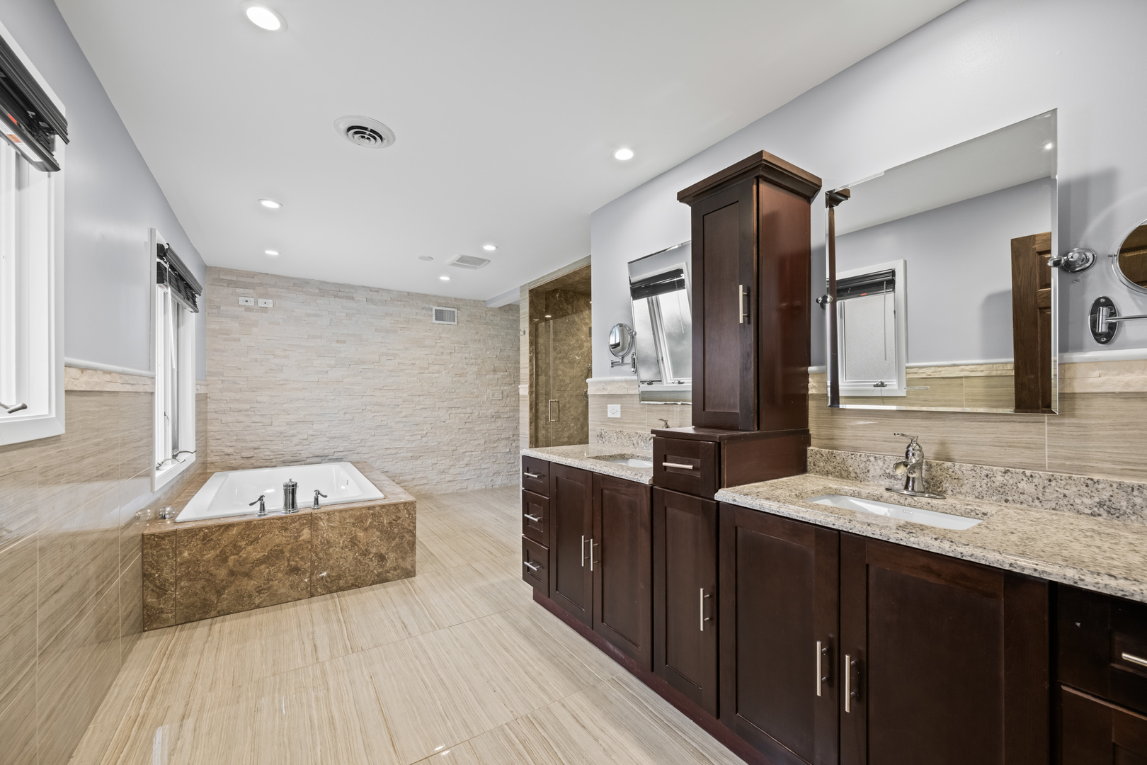 1130 N STRATFORD Road, Arlington Heights, IL 60004