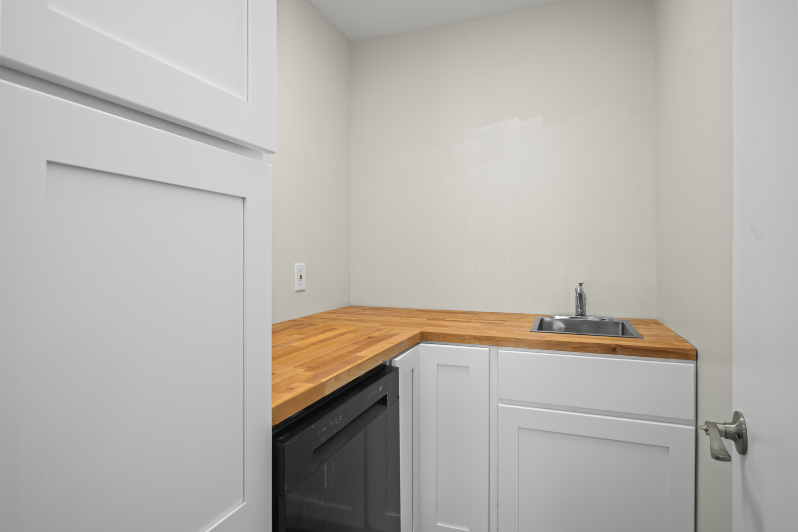 1130 N STRATFORD Road, Arlington Heights, IL 60004