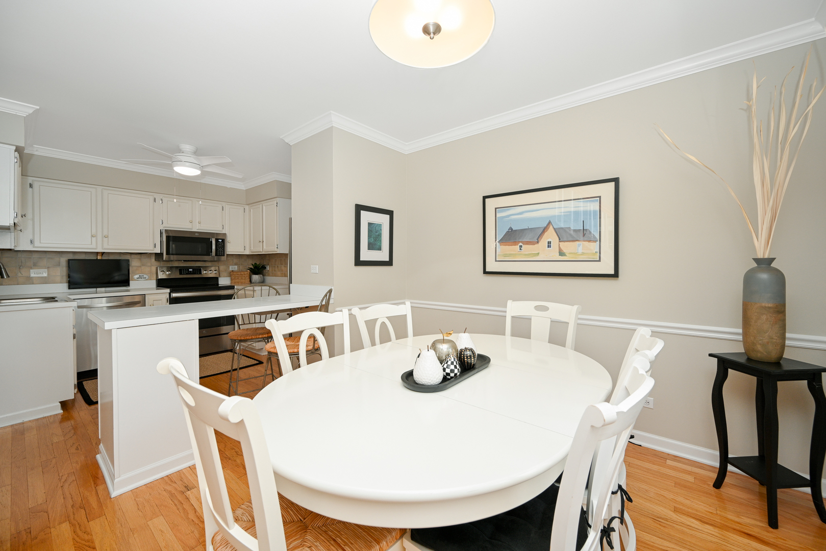 2S737 Timber Drive, Warrenville, IL 60555