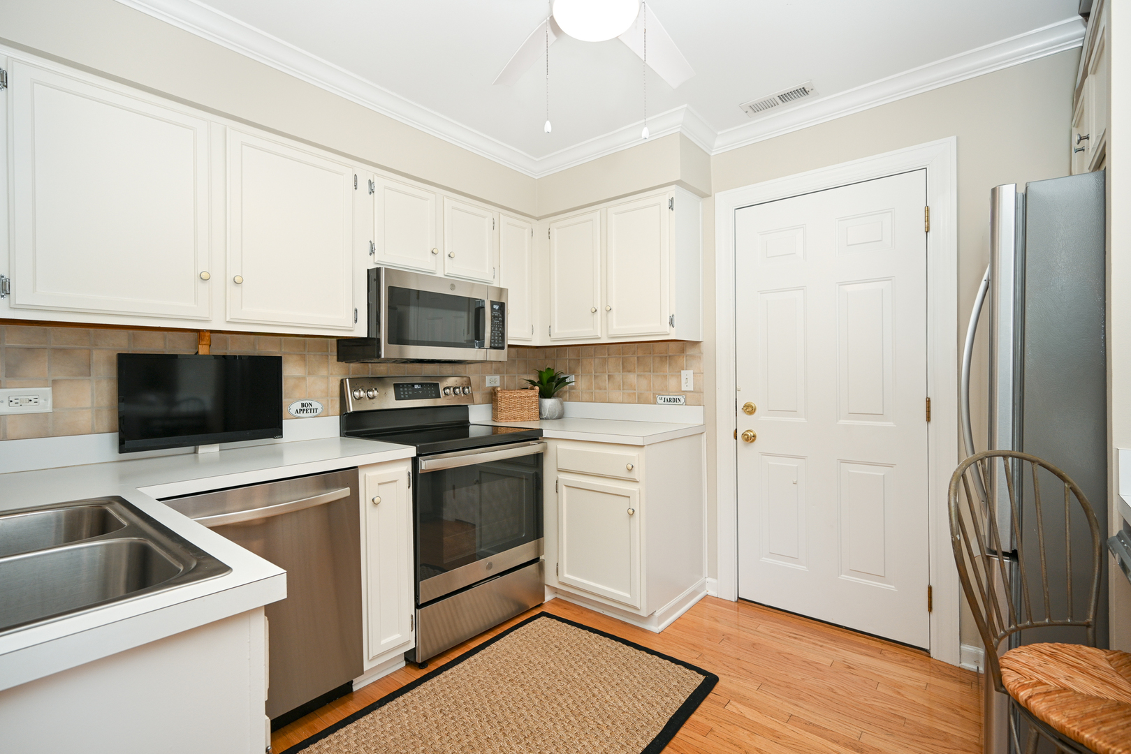 2S737 Timber Drive, Warrenville, IL 60555