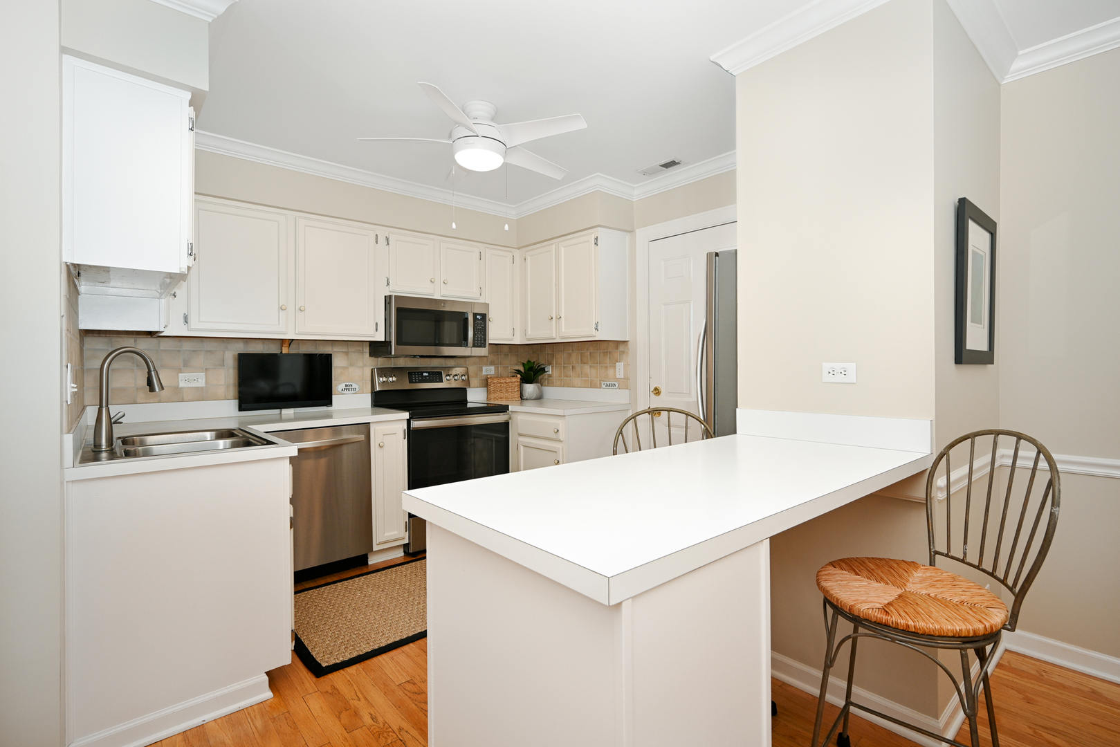 2S737 Timber Drive, Warrenville, IL 60555