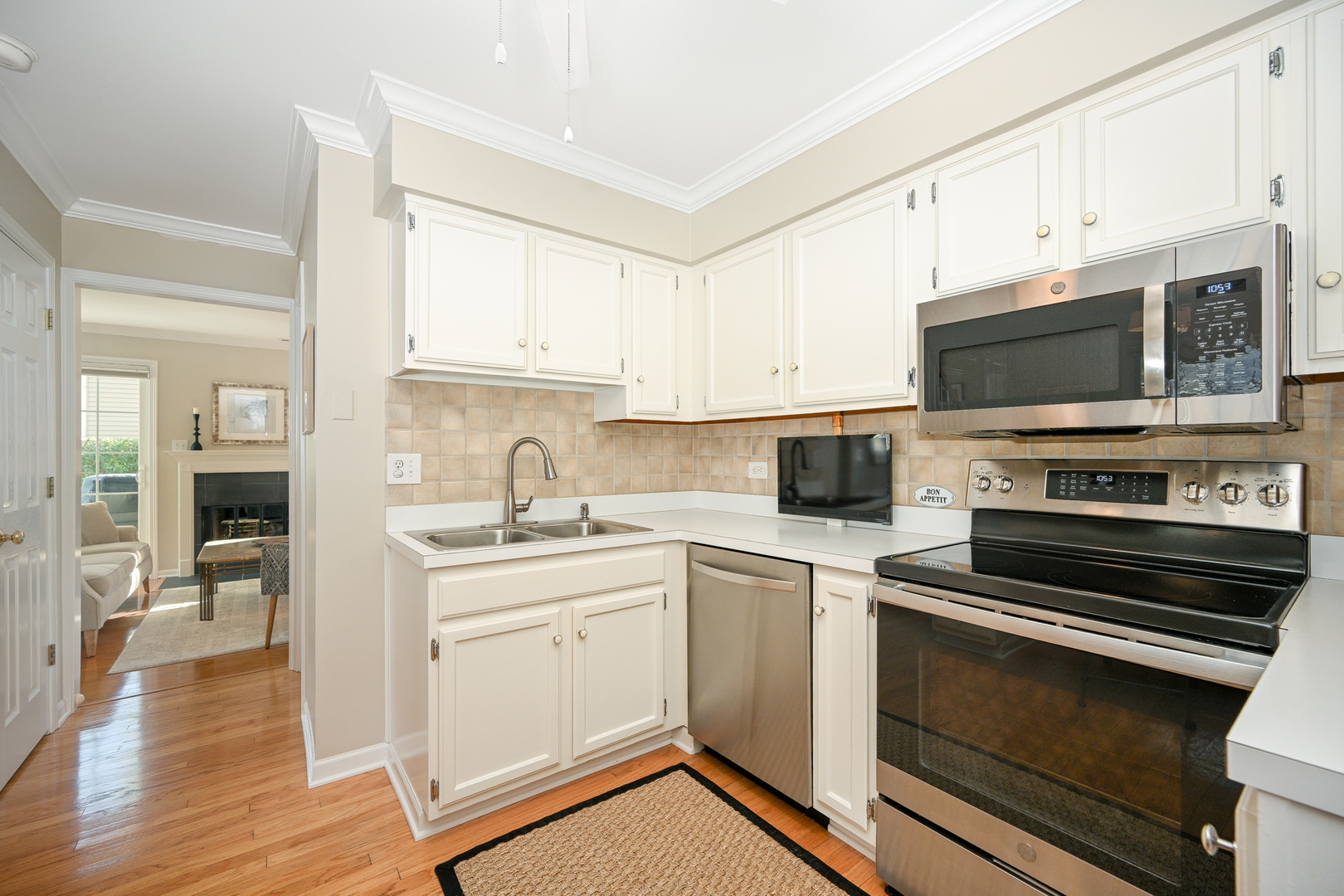 2S737 Timber Drive, Warrenville, IL 60555