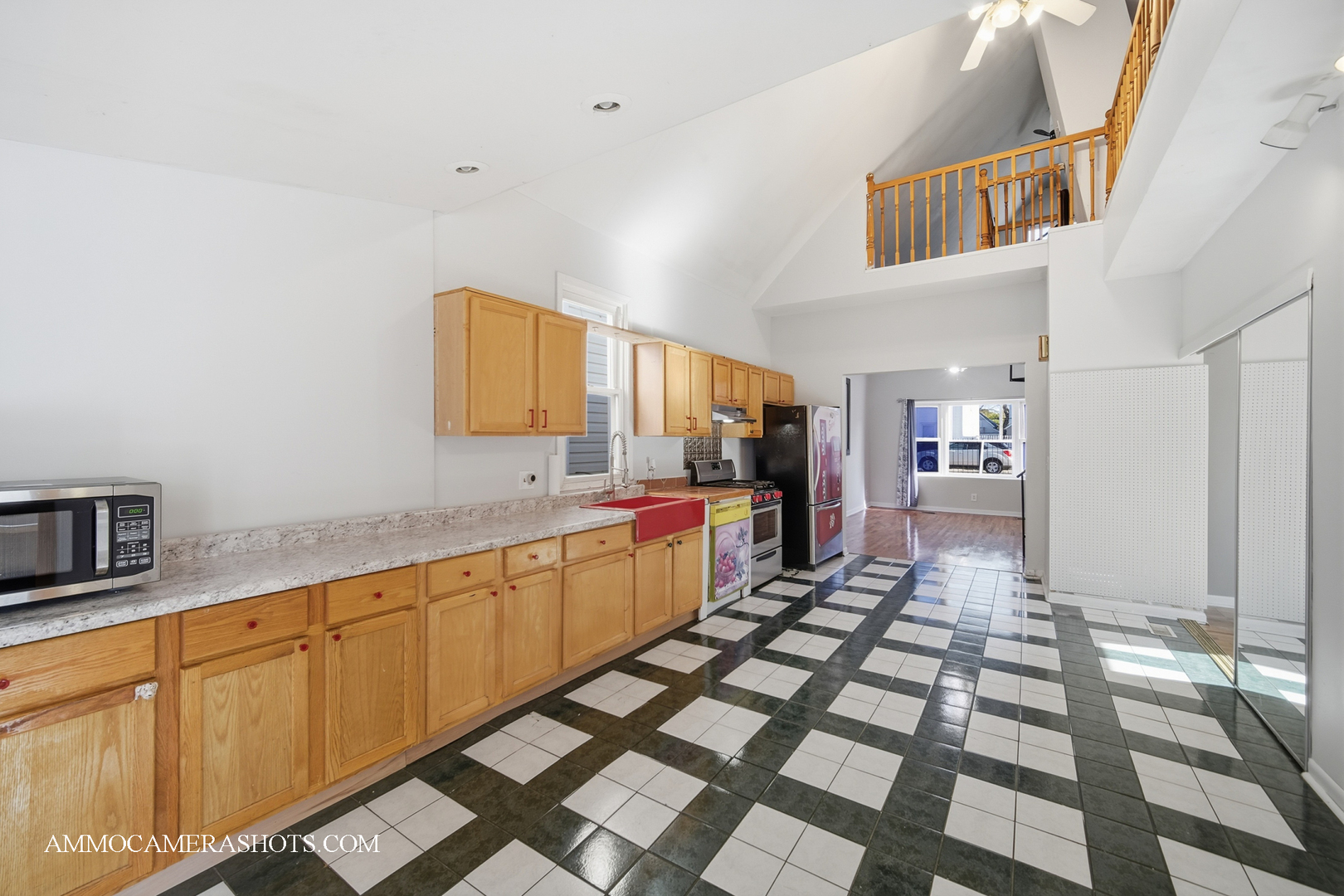 9018 S Brandon Avenue, Chicago, IL 60617