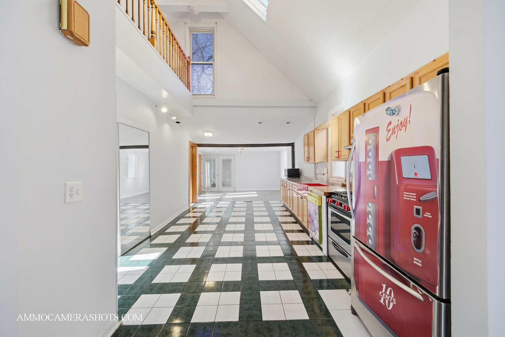 9018 S Brandon Avenue, Chicago, IL 60617