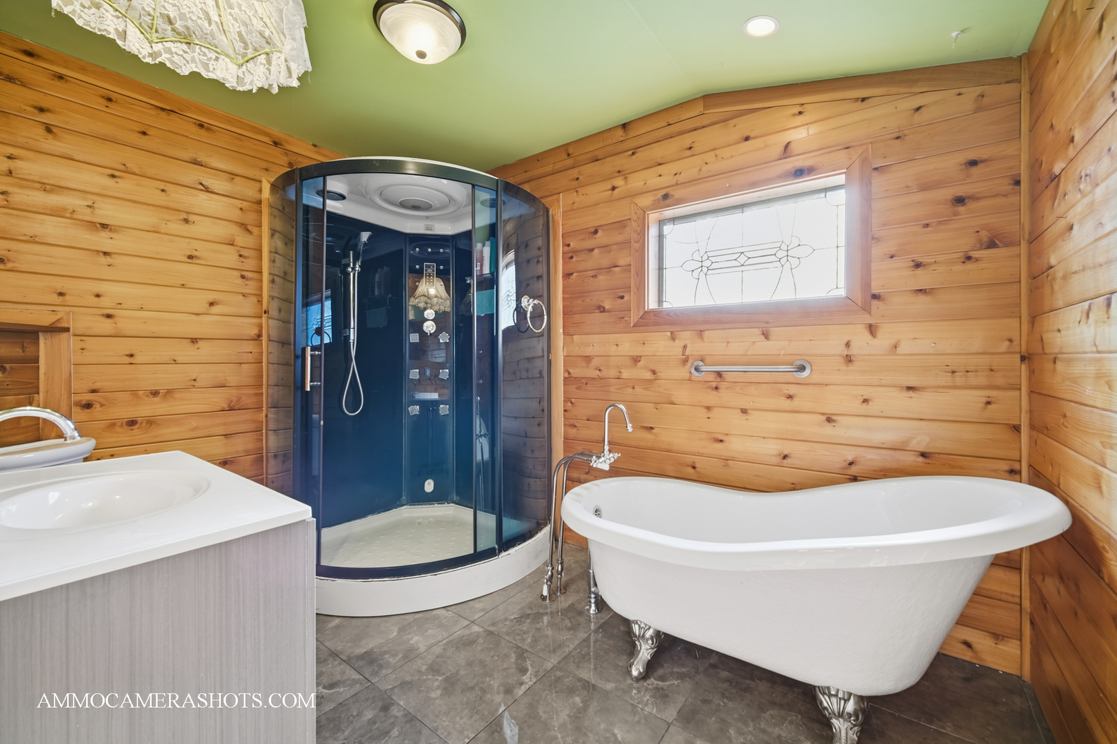 9018 S Brandon Avenue, Chicago, IL 60617