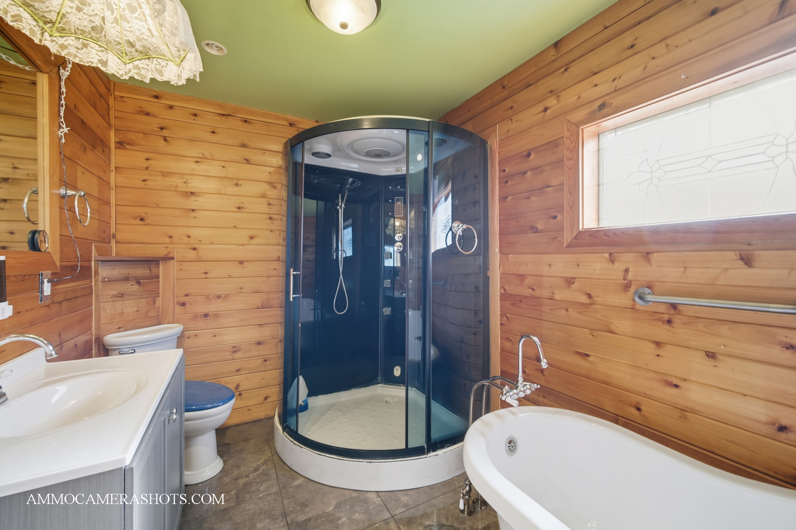 9018 S Brandon Avenue, Chicago, IL 60617