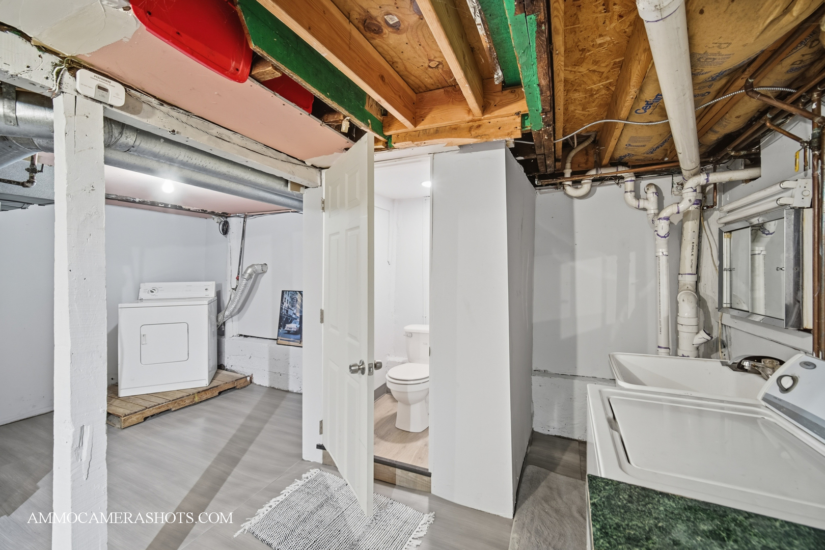 9018 S Brandon Avenue, Chicago, IL 60617