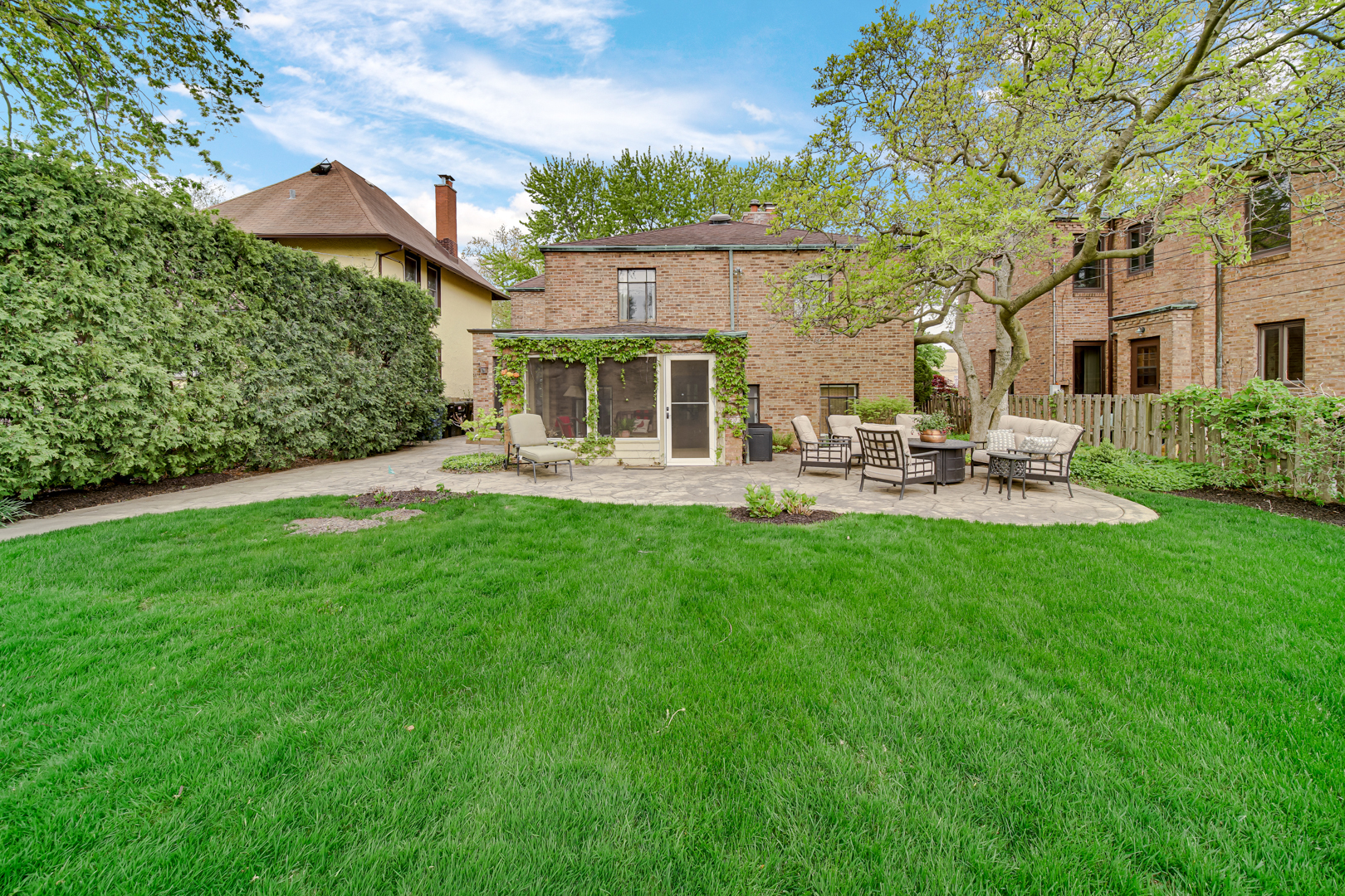 9305 S Hoyne Avenue, Chicago, IL 60643