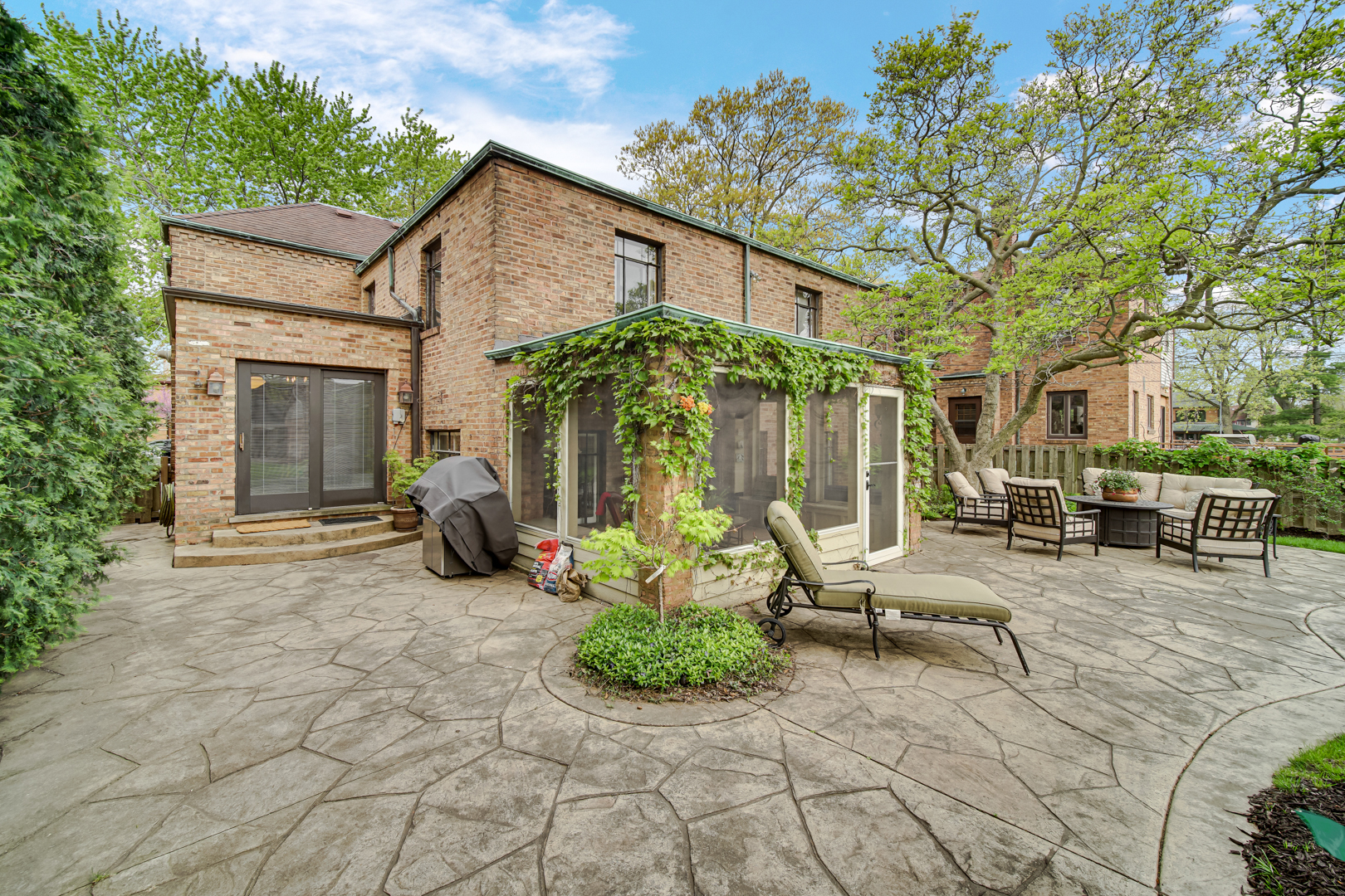 9305 S Hoyne Avenue, Chicago, IL 60643