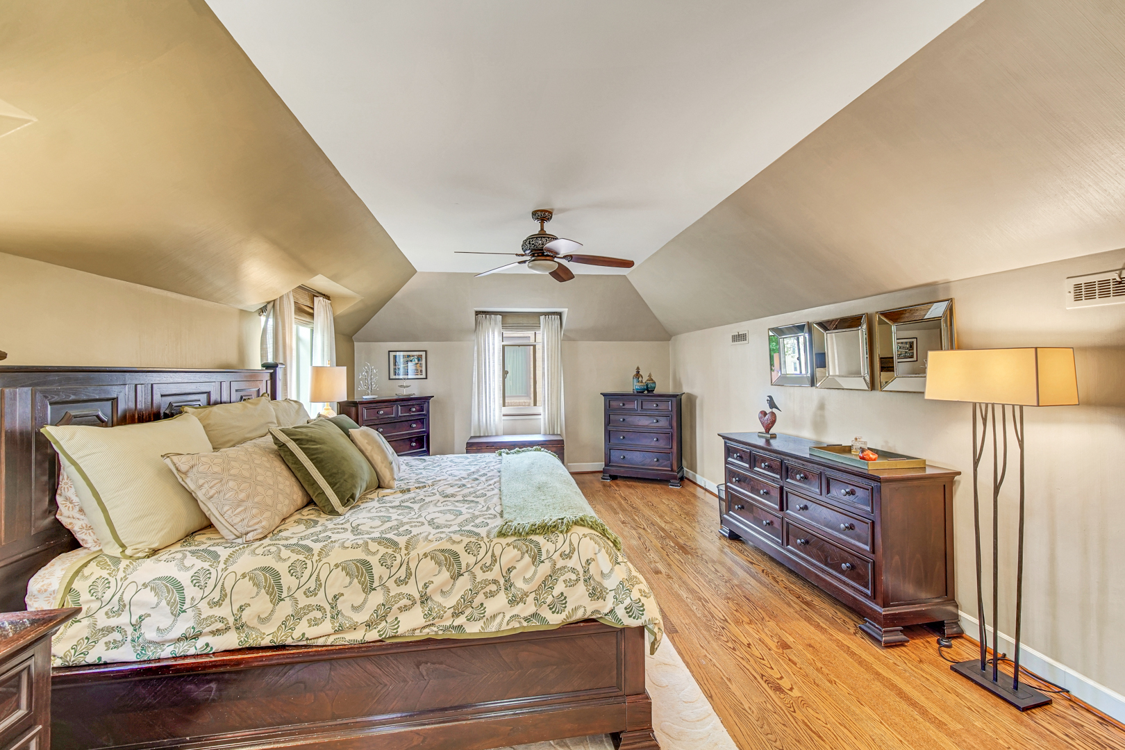 9305 S Hoyne Avenue, Chicago, IL 60643