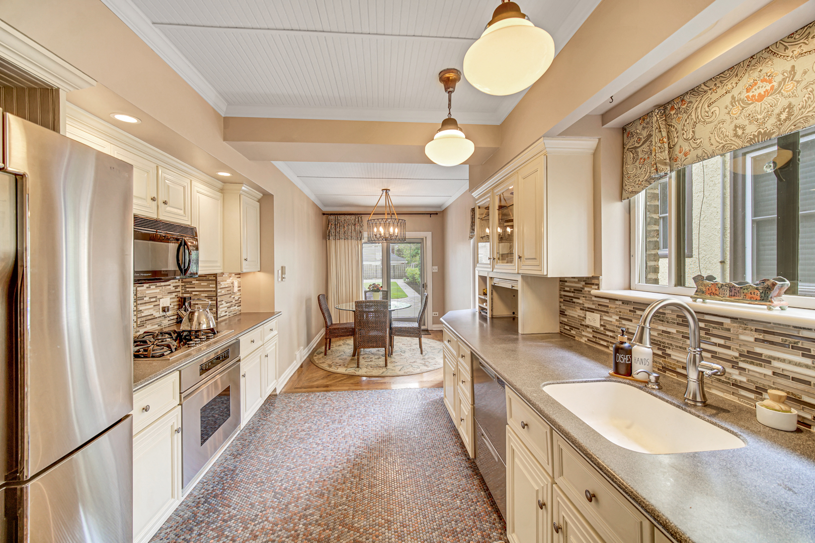 9305 S Hoyne Avenue, Chicago, IL 60643