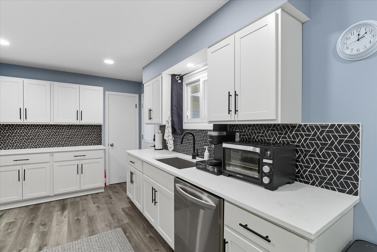 830 Russell Avenue, Winthrop Harbor, IL 60096