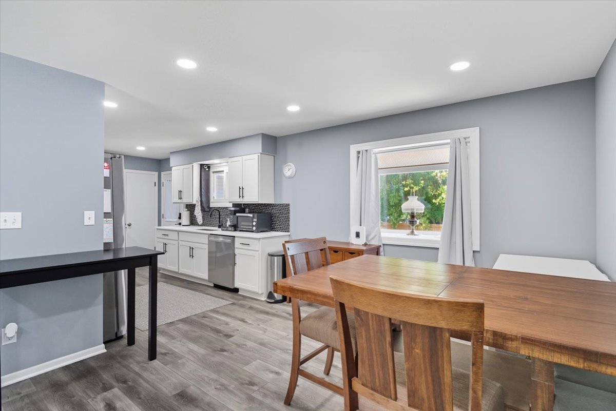 830 Russell Avenue, Winthrop Harbor, IL 60096