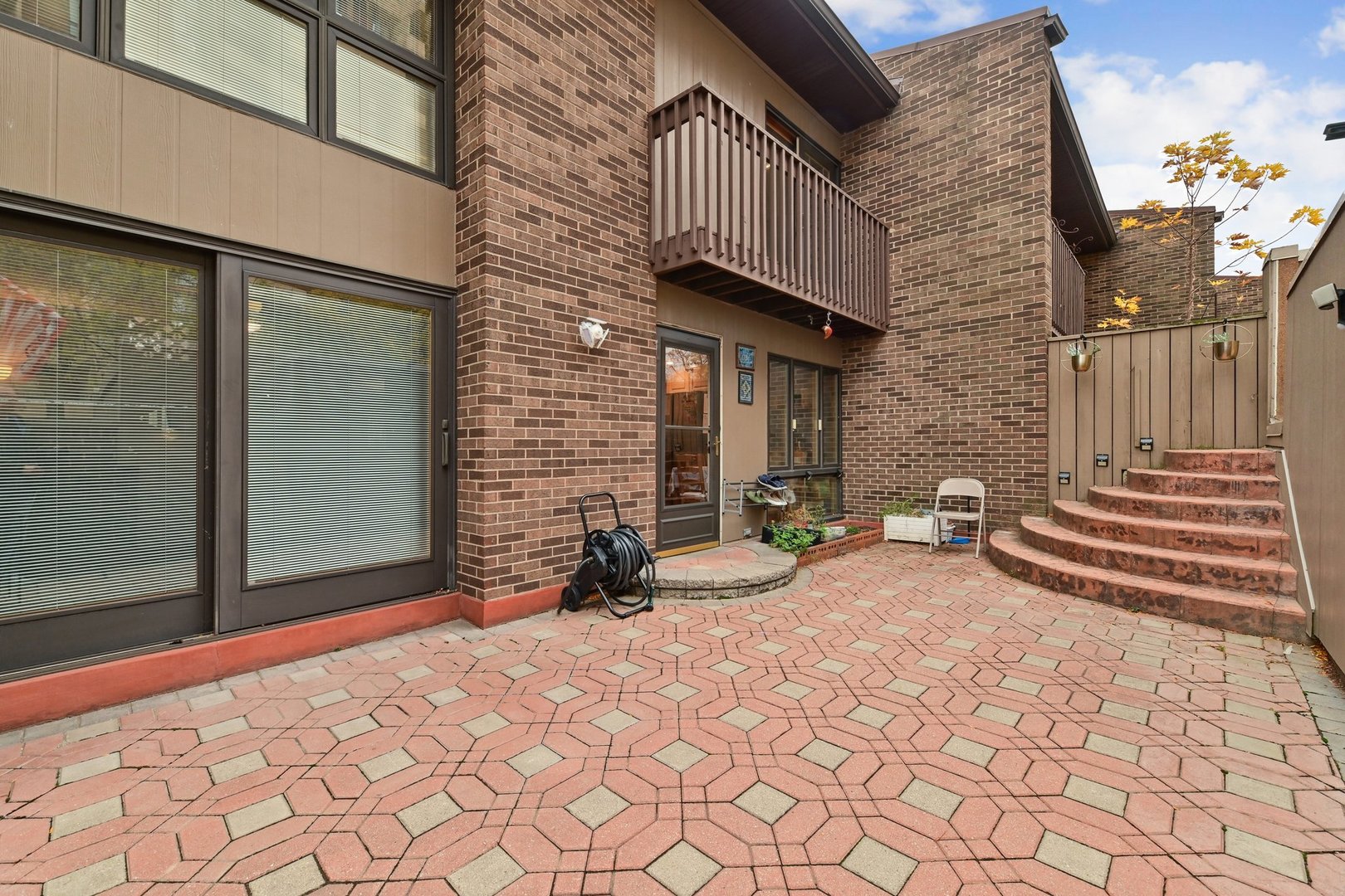 351 S Dominion Drive, Wood Dale, IL 60191