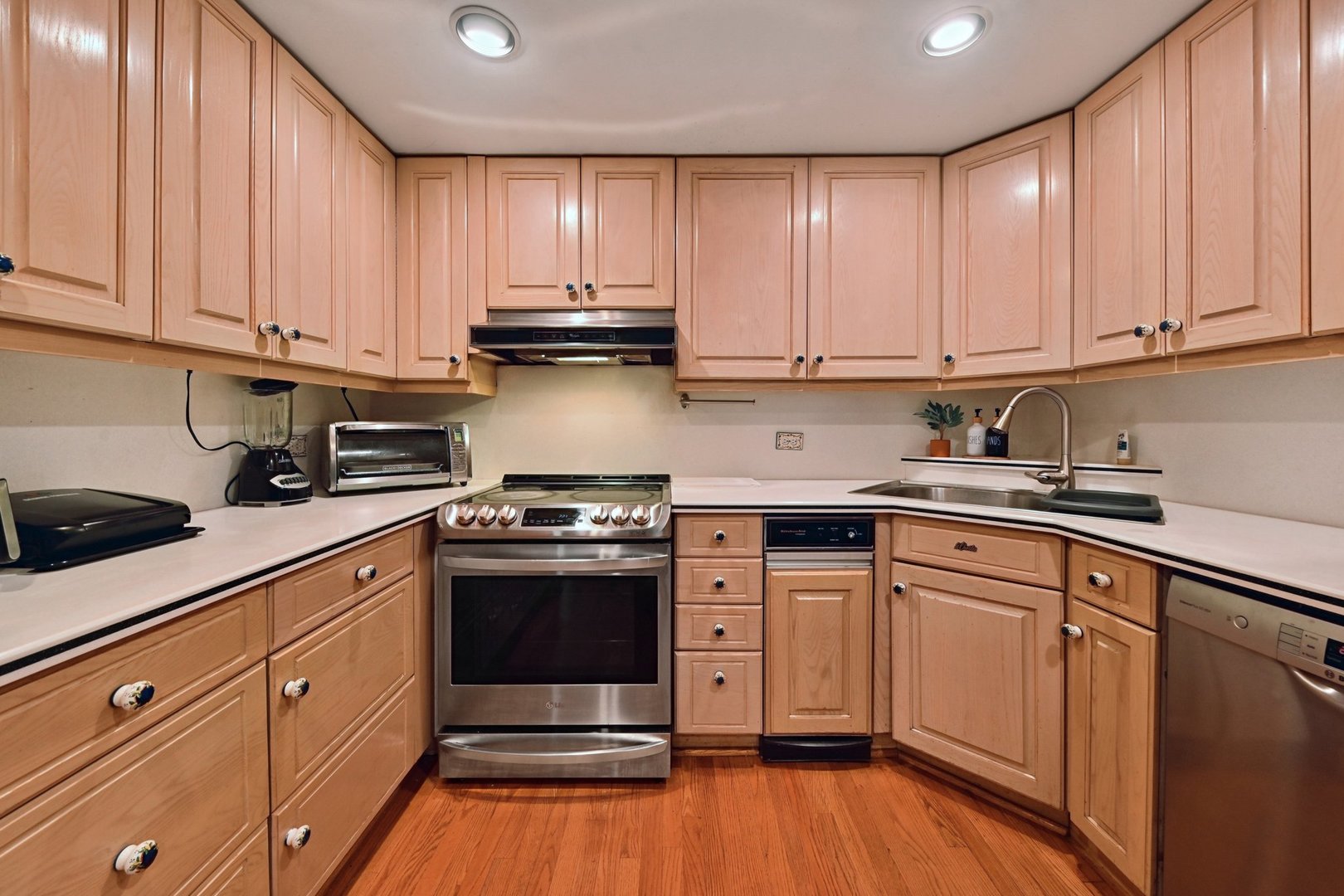 351 S Dominion Drive, Wood Dale, IL 60191