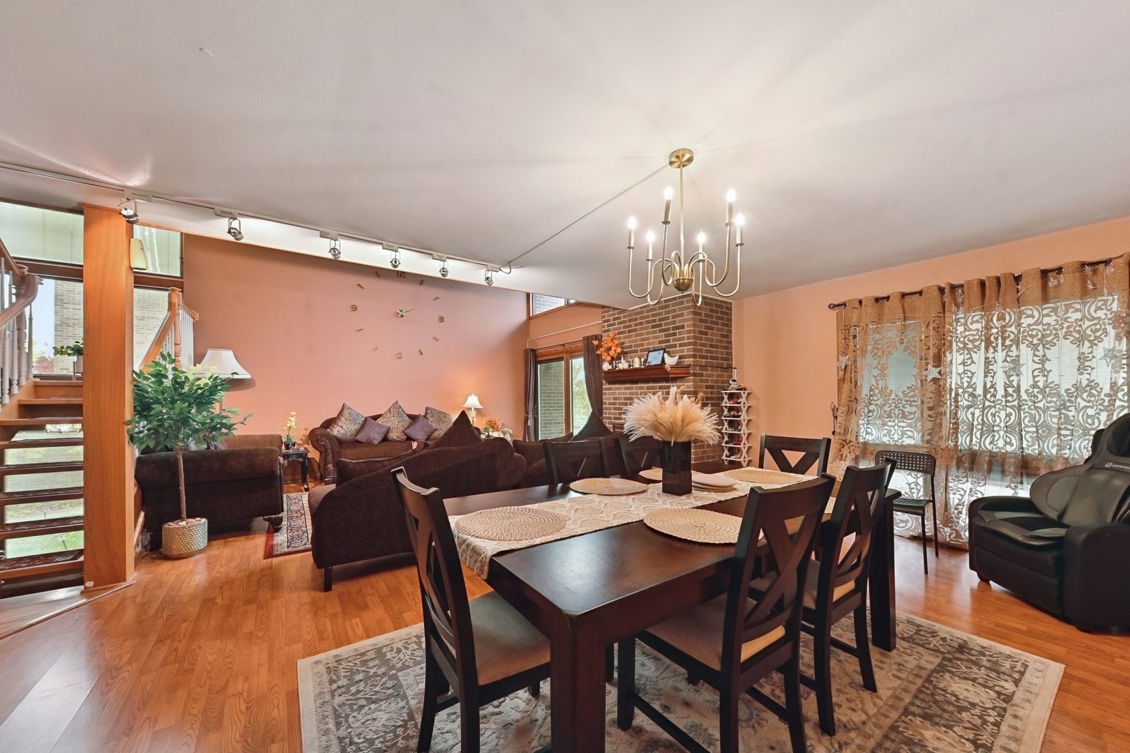 351 S Dominion Drive, Wood Dale, IL 60191