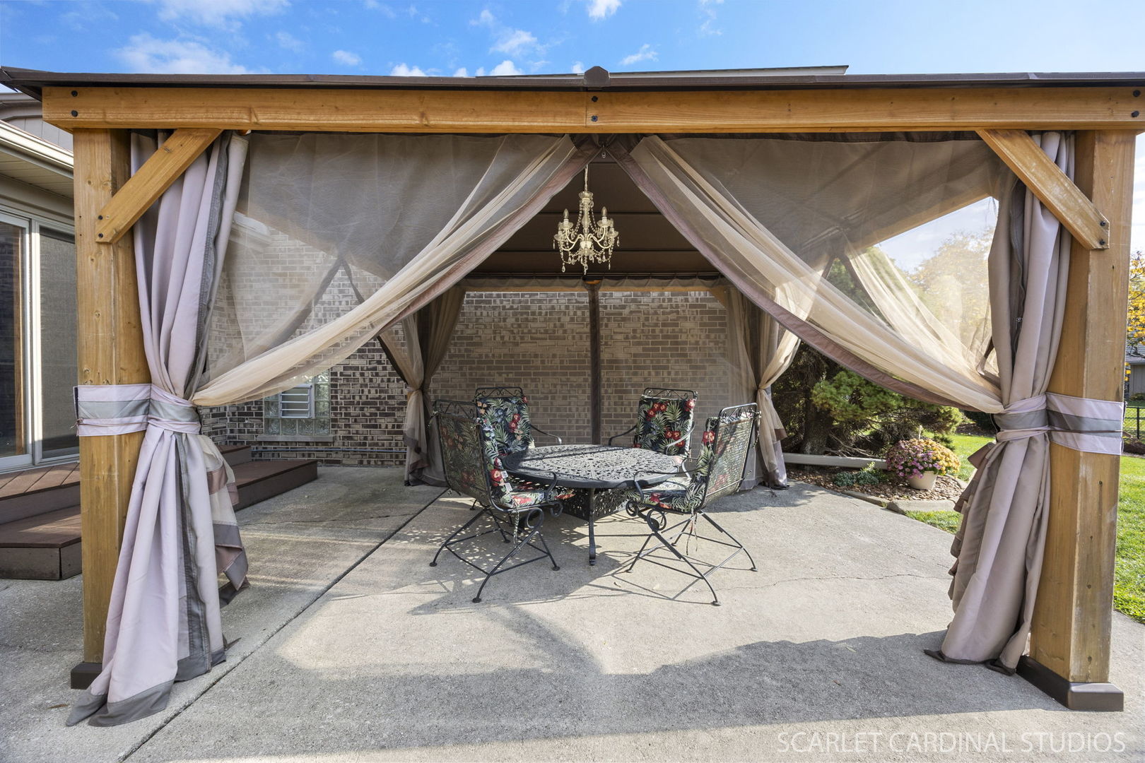 1819 Holly Avenue, Darien, IL 60561