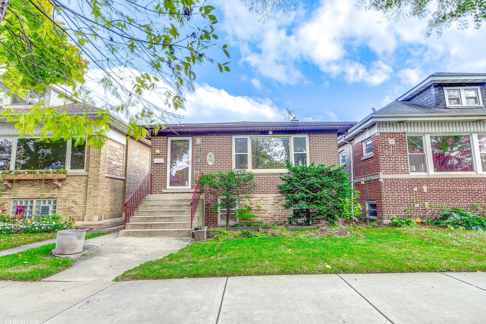 5119 N Tripp Avenue, Chicago, IL 60630