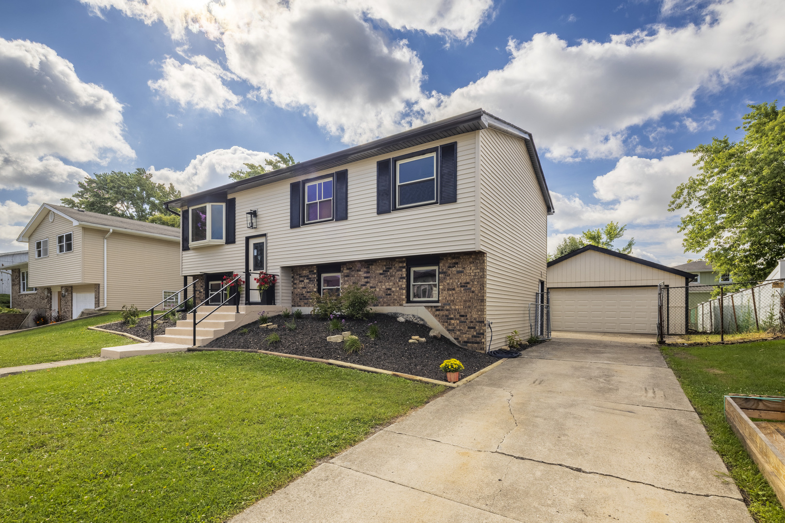 7727 166th Street, Tinley Park, IL 60477