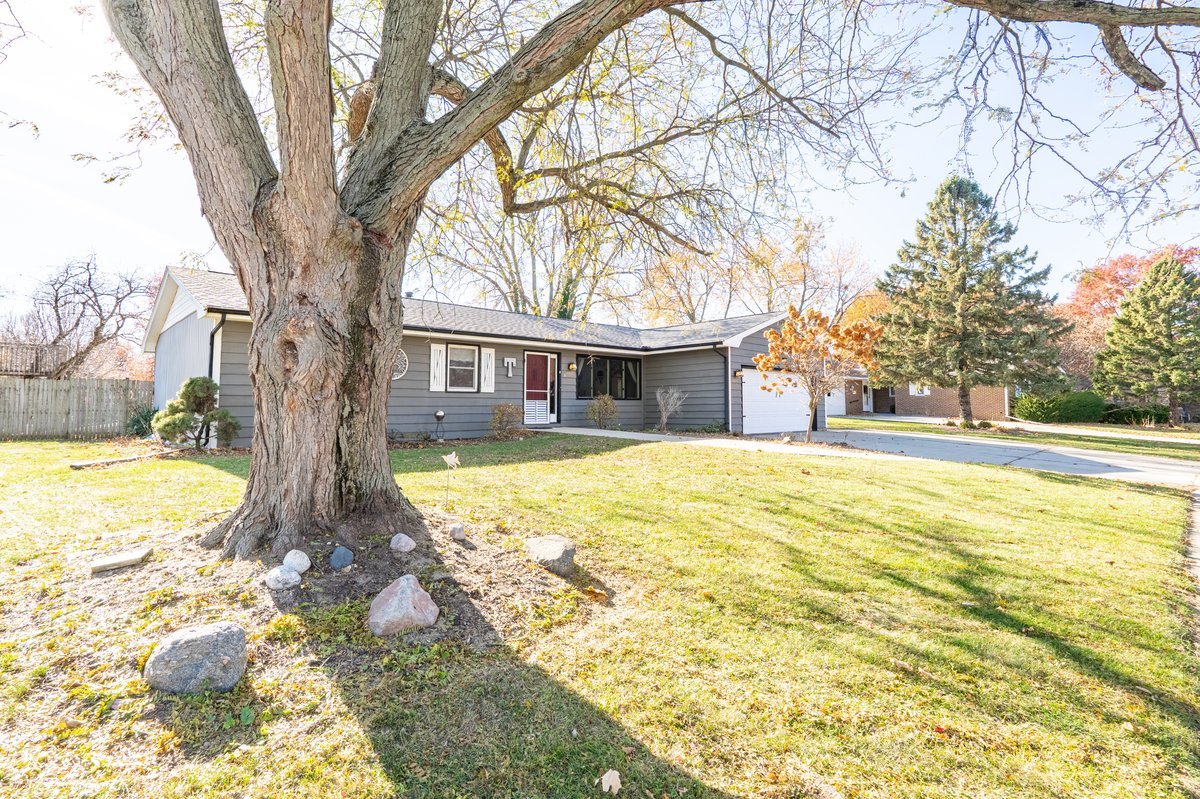 2907 Pheasant Run, Bloomington, IL 61704