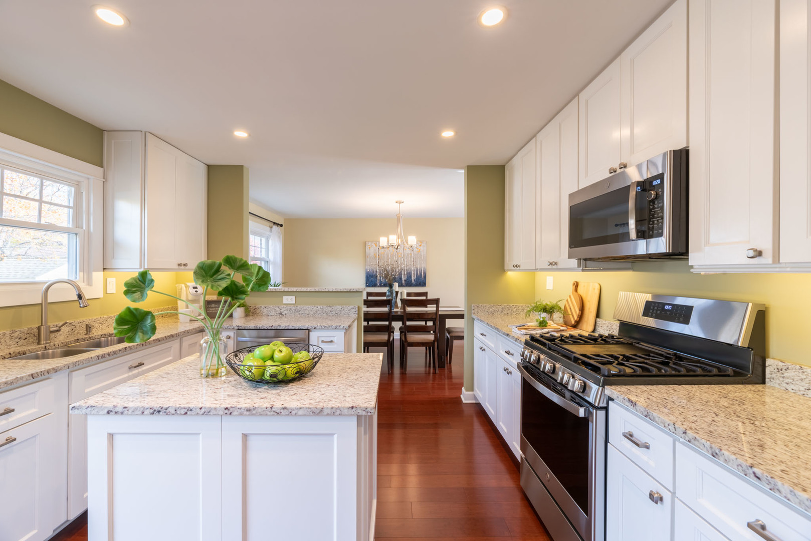 806 W Hackberry Drive, Arlington Heights, IL 60004