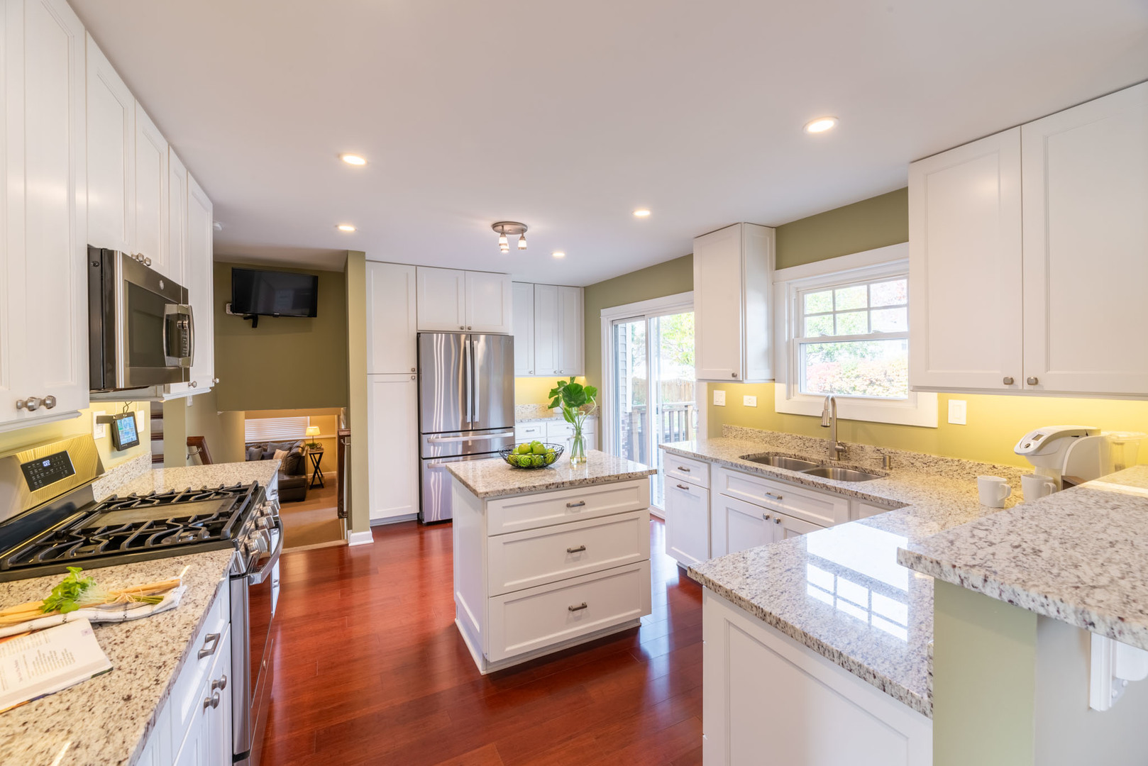 806 W Hackberry Drive, Arlington Heights, IL 60004