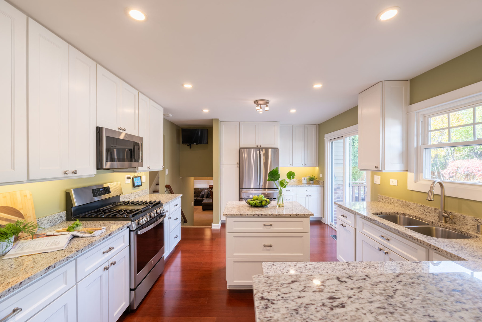 806 W Hackberry Drive, Arlington Heights, IL 60004