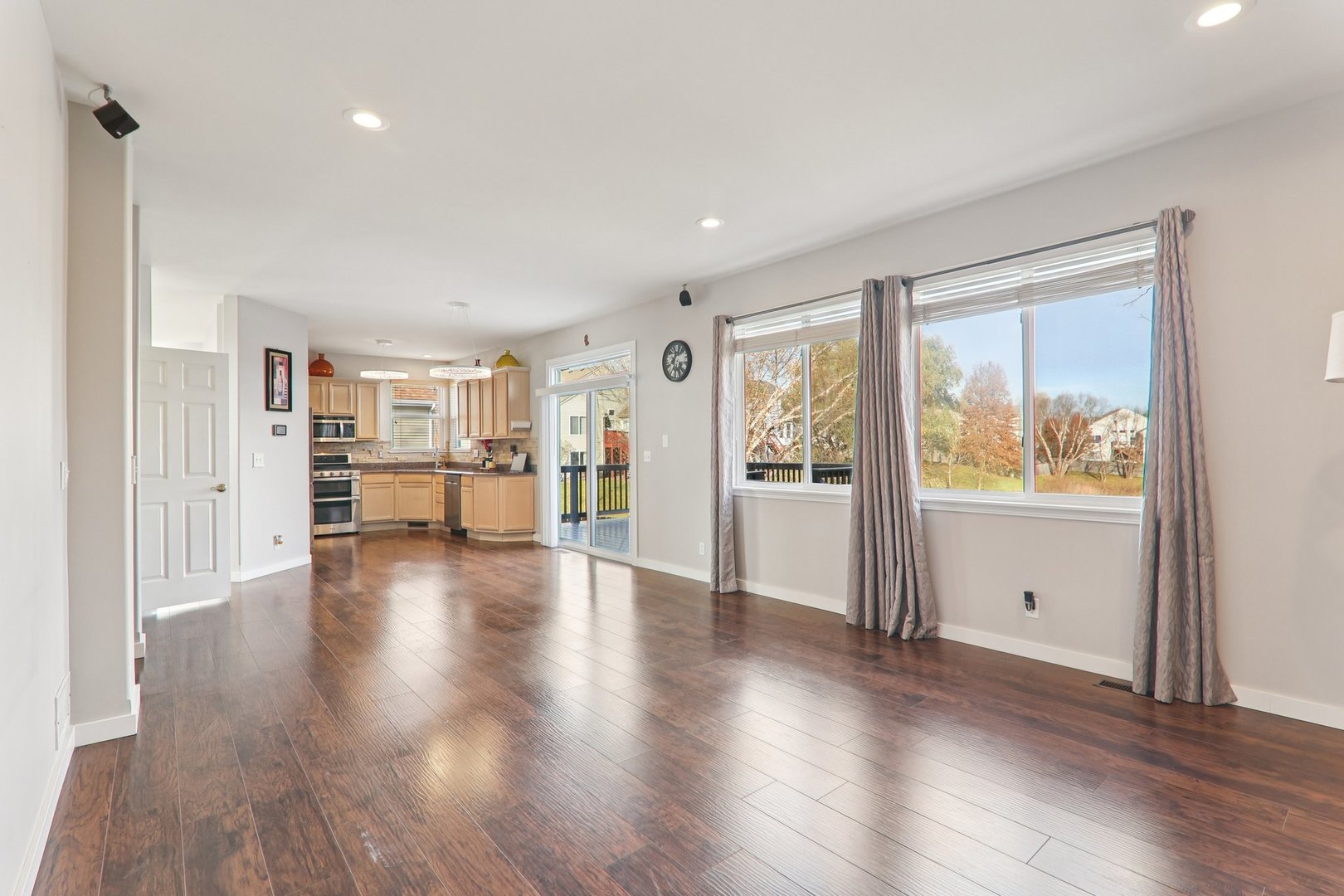 815 N Overlook Circle, Round Lake, IL 60073