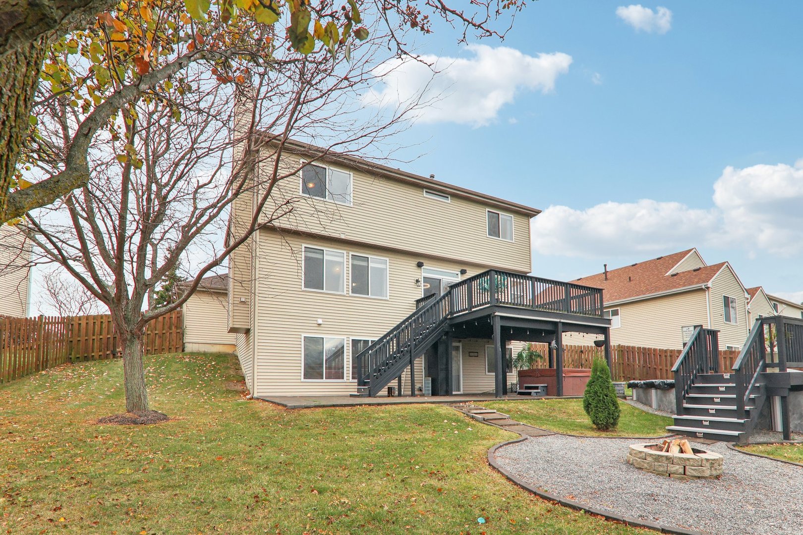 815 N Overlook Circle, Round Lake, IL 60073