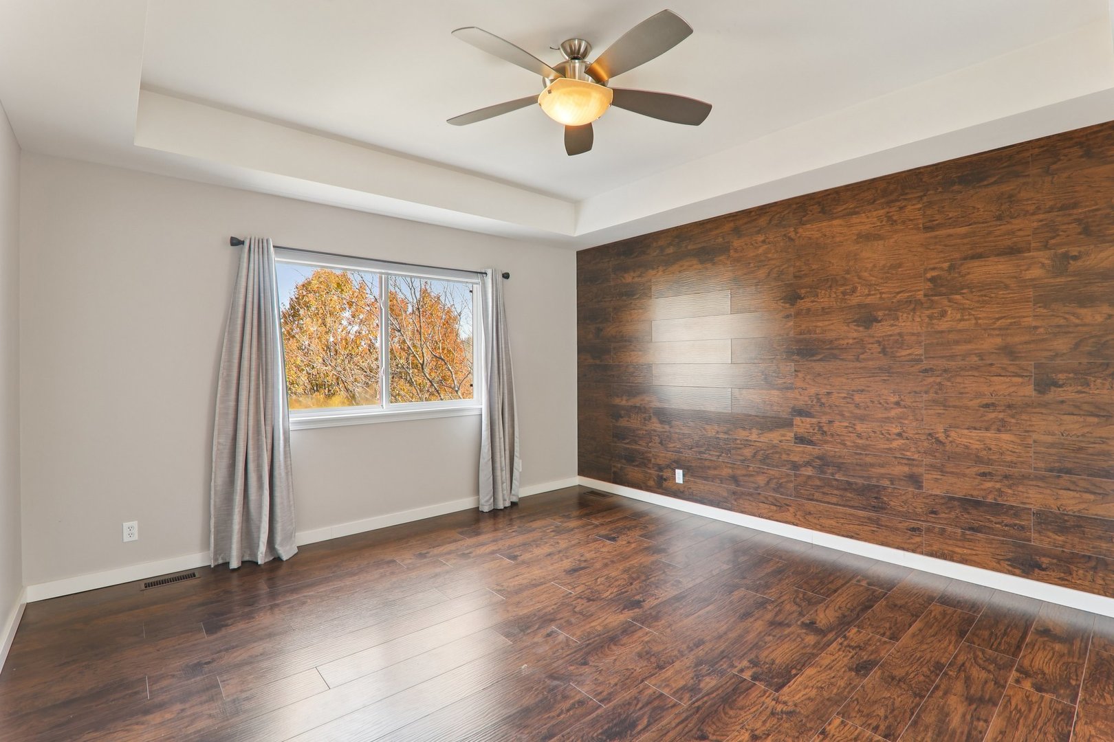 815 N Overlook Circle, Round Lake, IL 60073