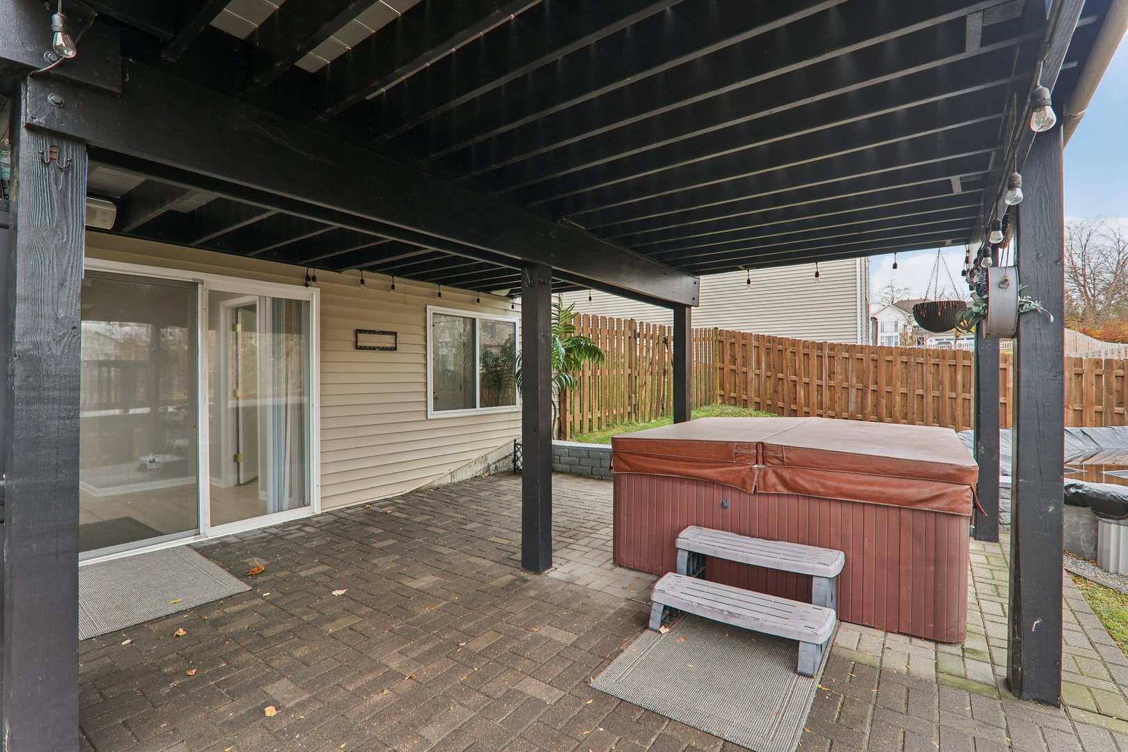 815 N Overlook Circle, Round Lake, IL 60073