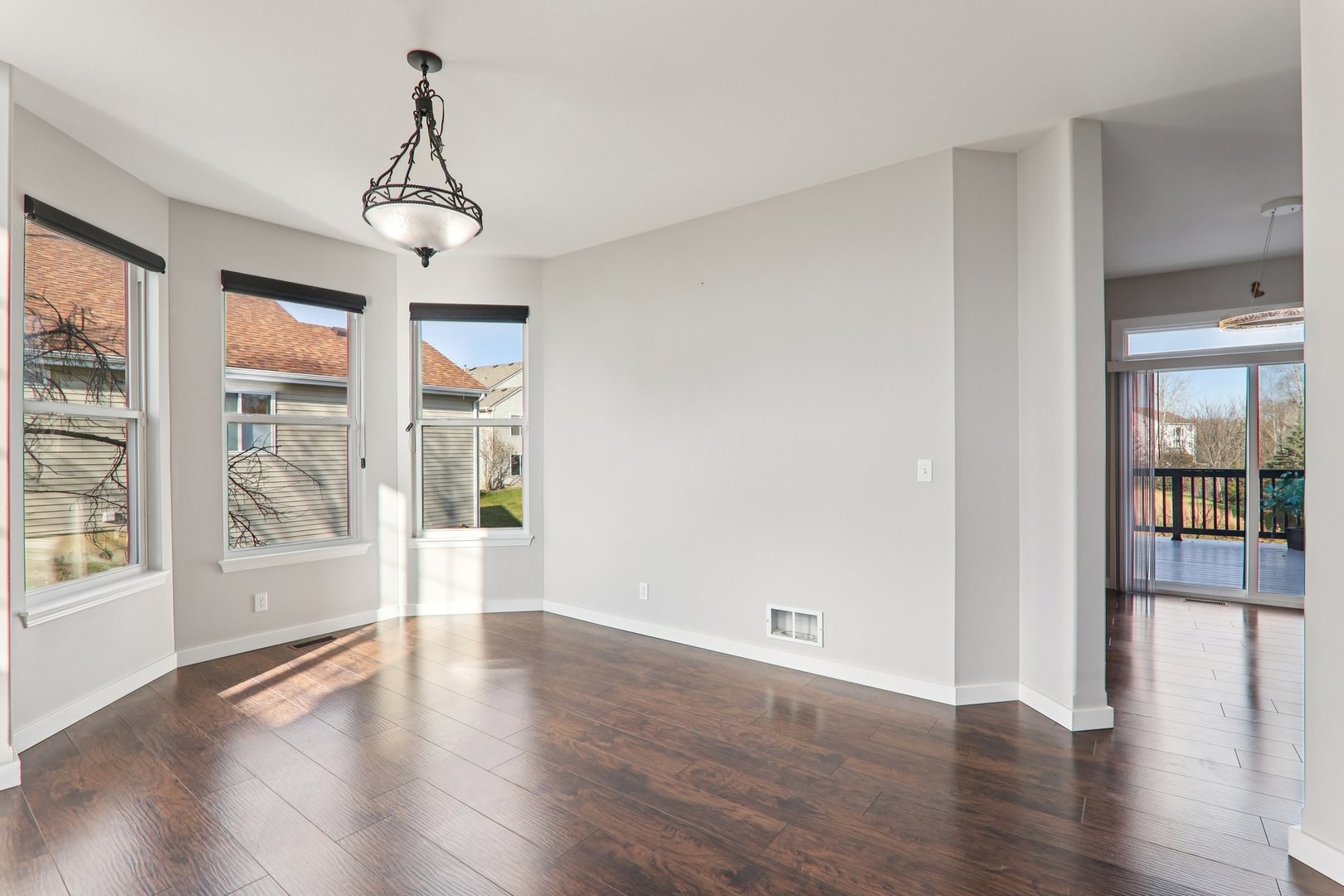 815 N Overlook Circle, Round Lake, IL 60073